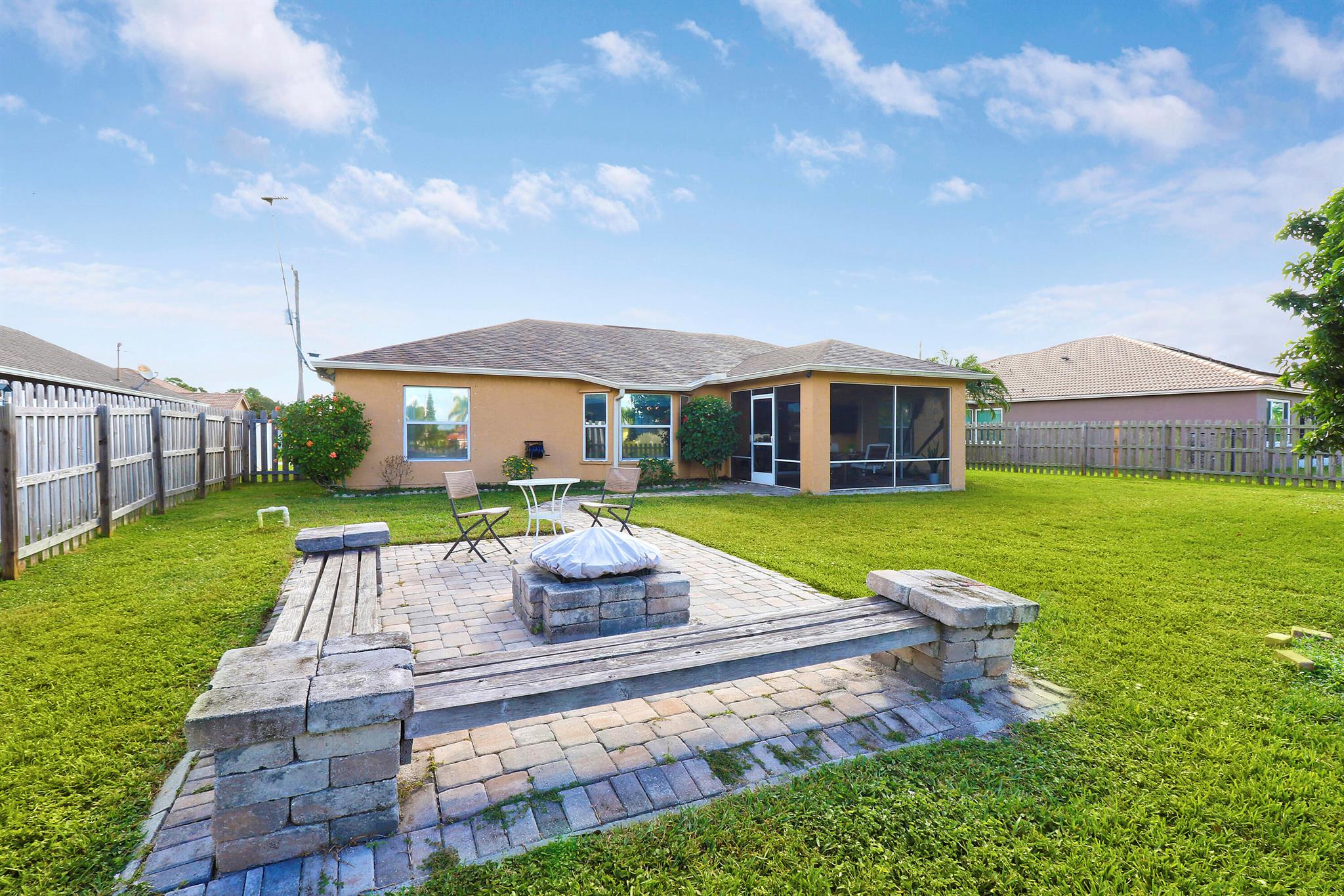 5867 NW Zenith Drive