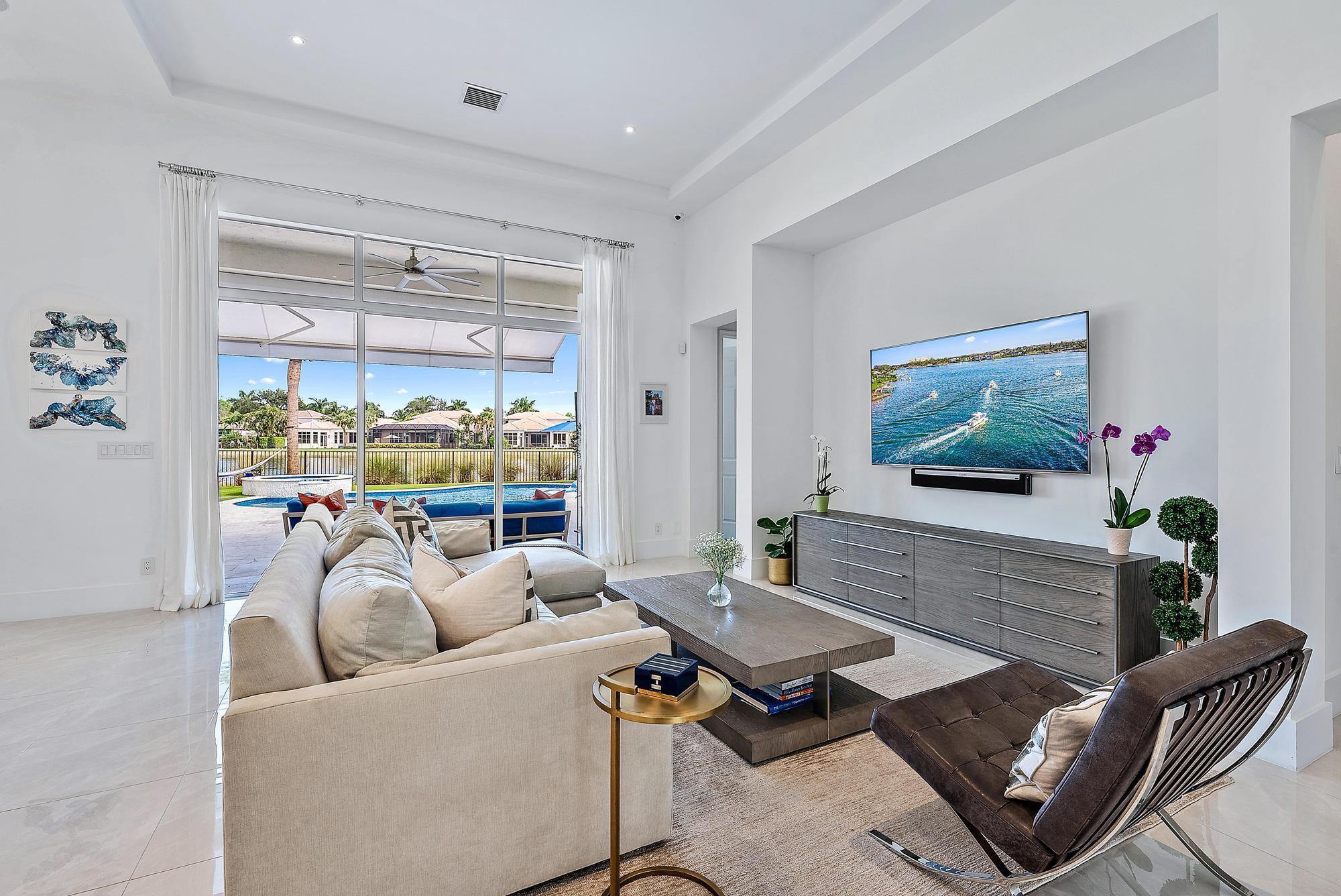 114 Siesta Way
