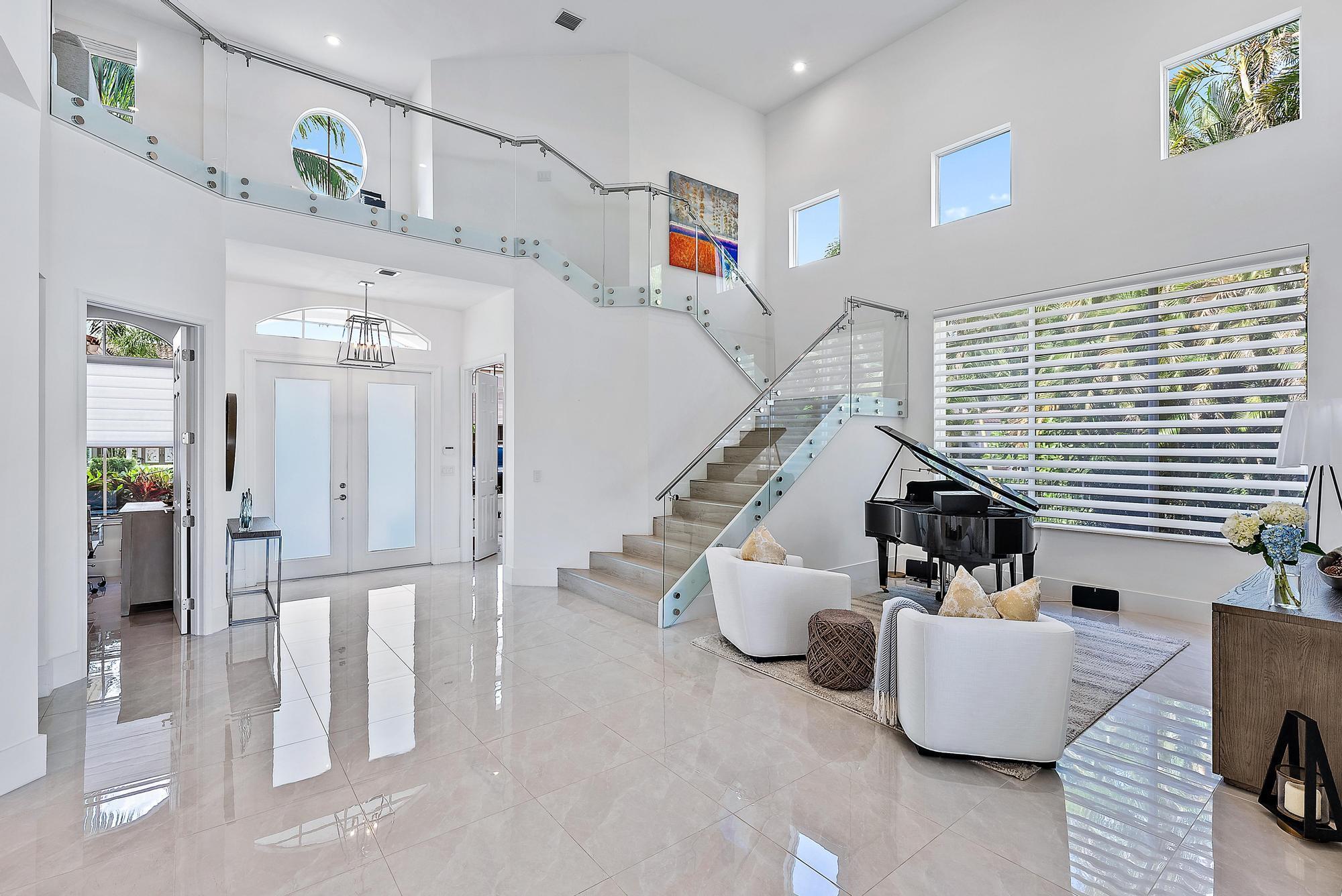 114 Siesta Way
