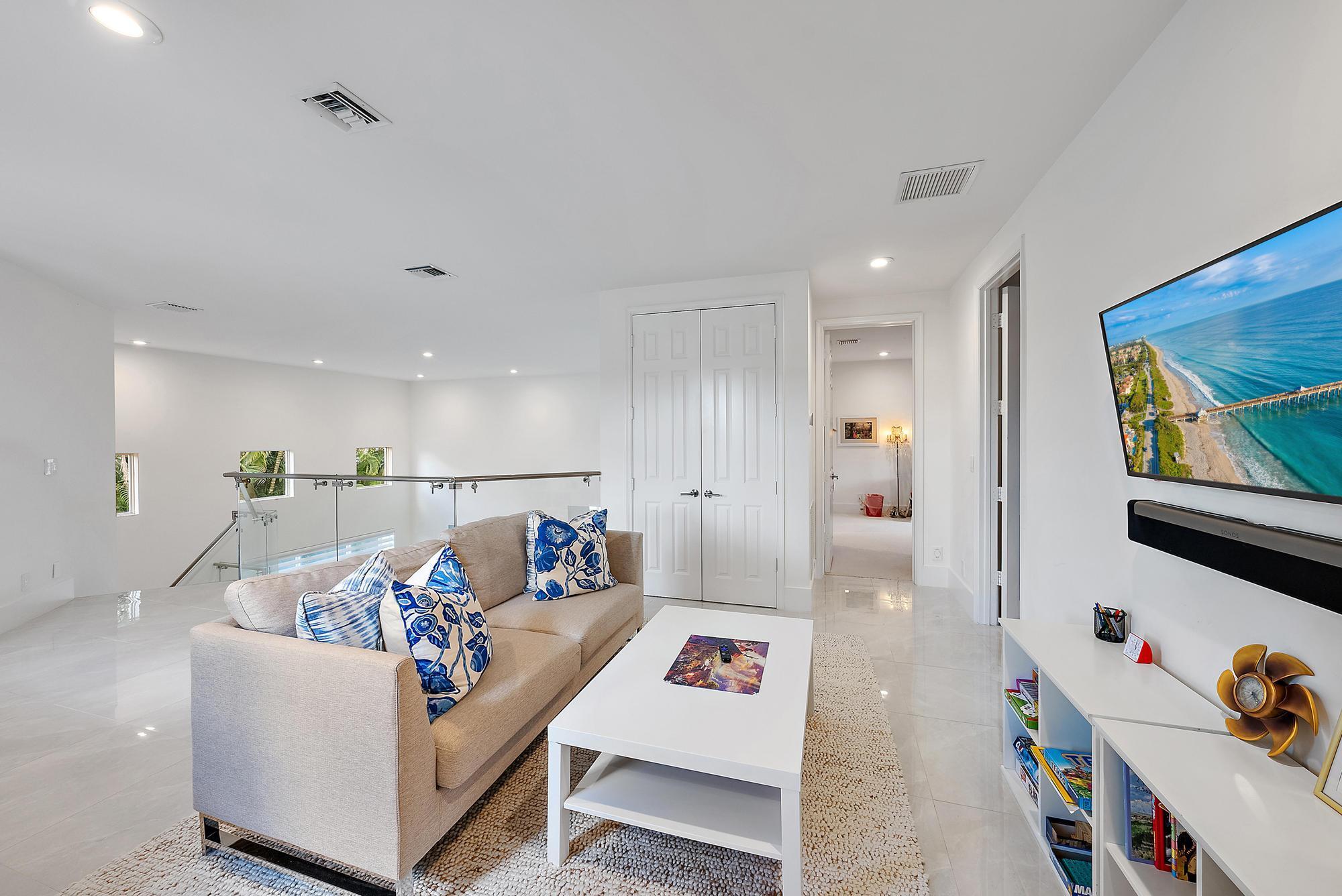 114 Siesta Way