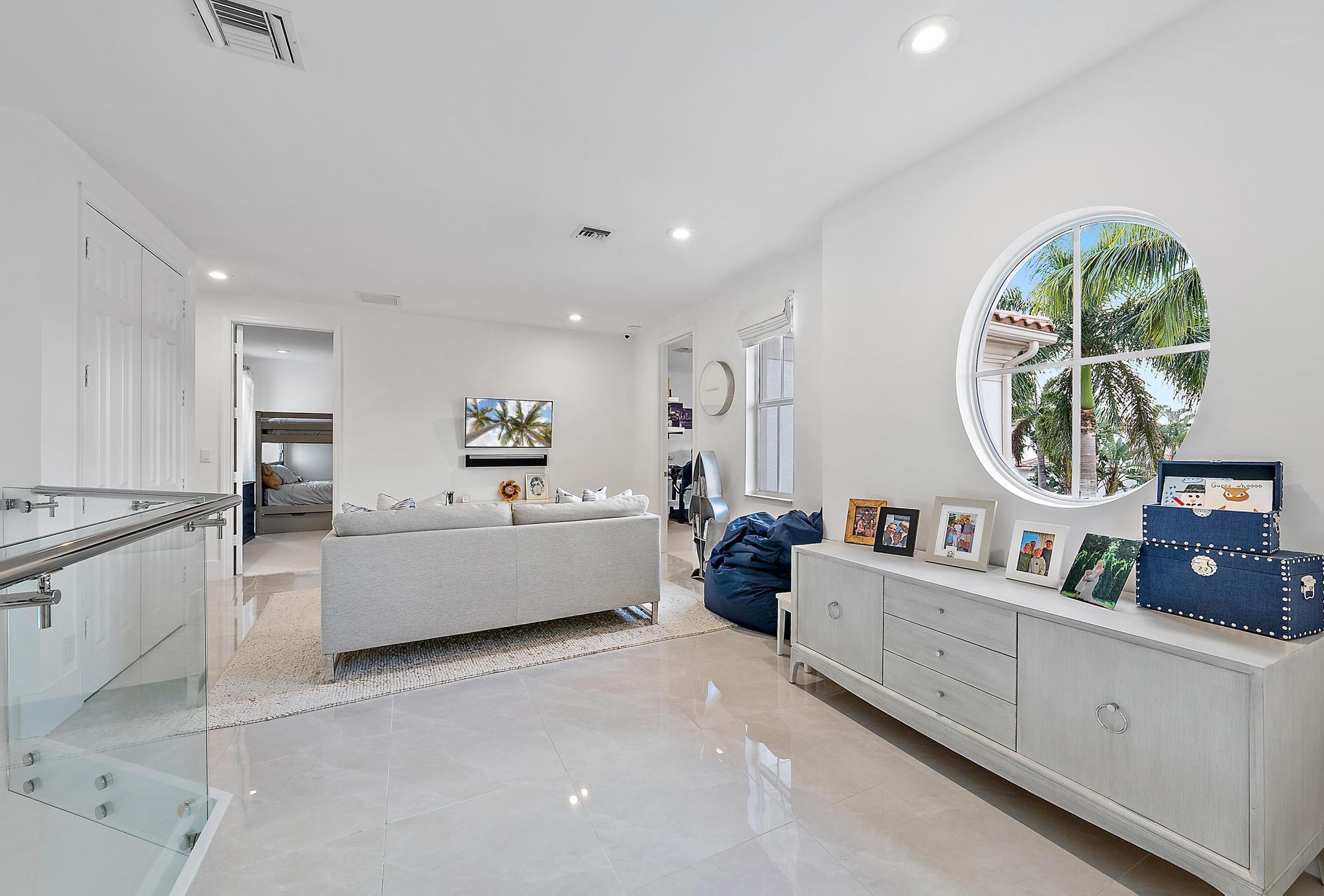 114 Siesta Way