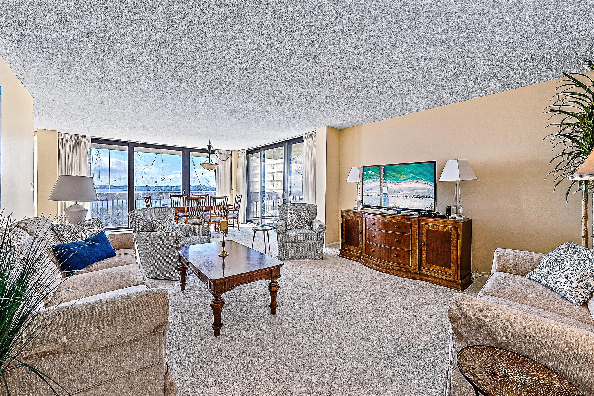 5460 N Ocean Drive 4d