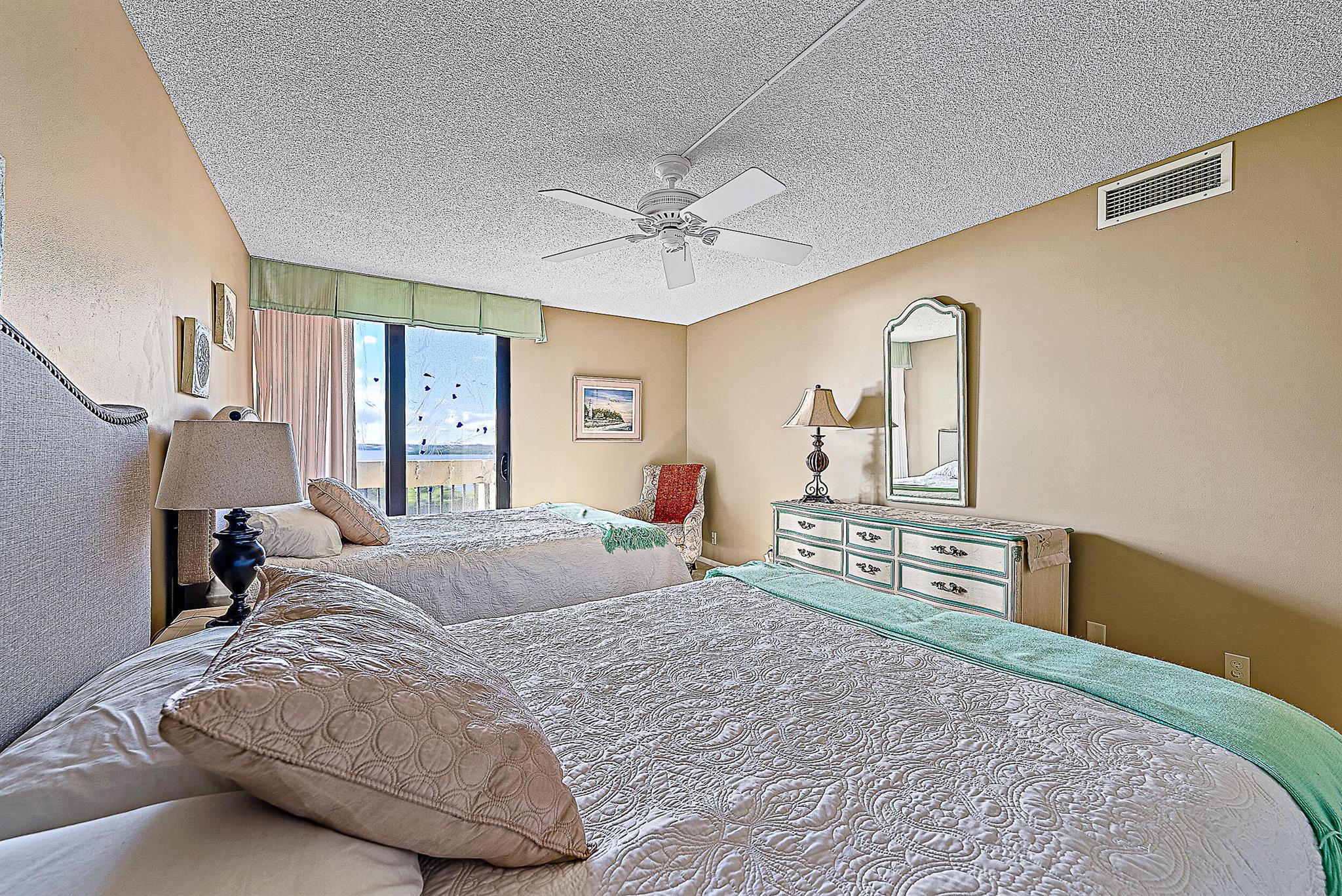 5460 N Ocean Drive 4d