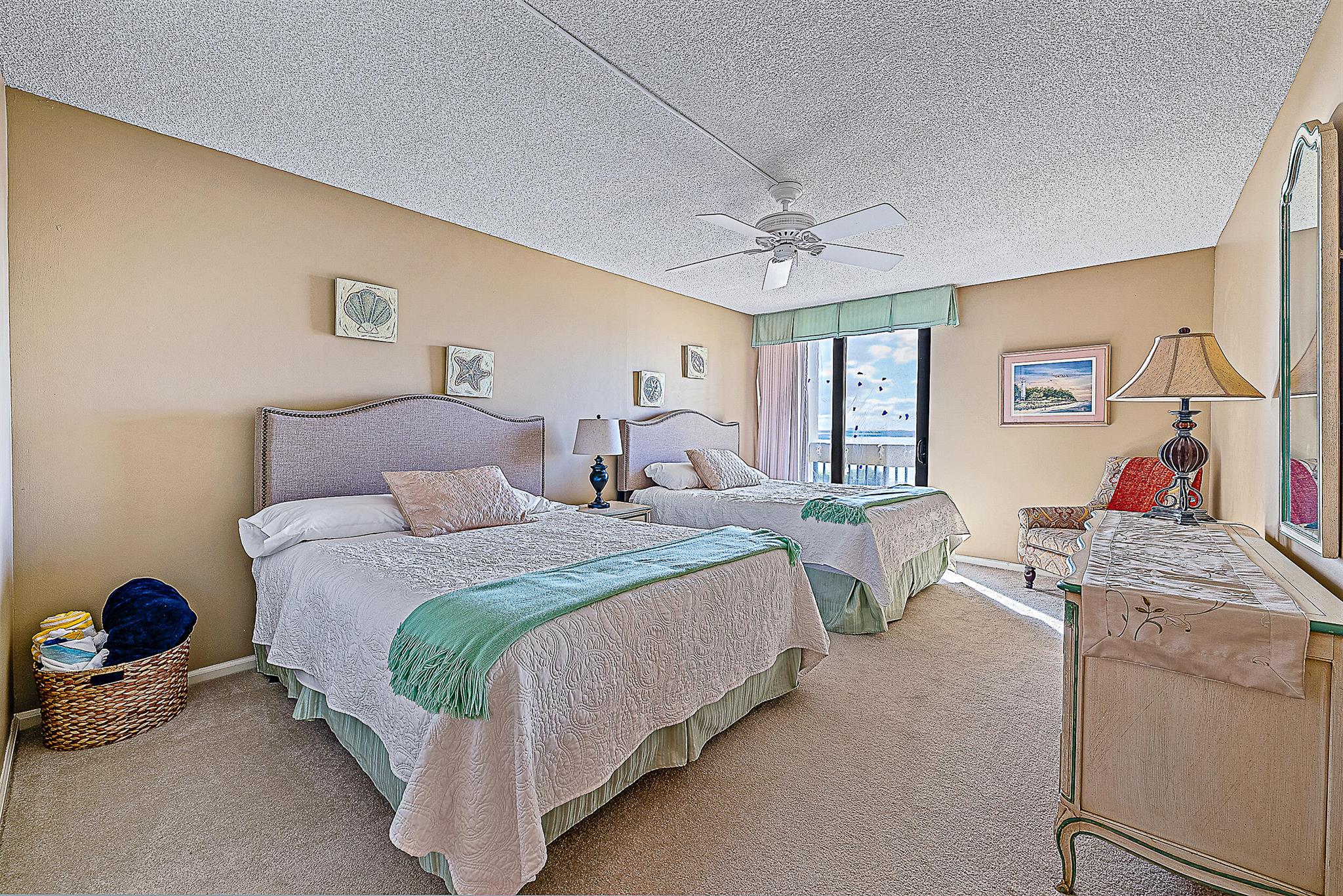 5460 N Ocean Drive 4d