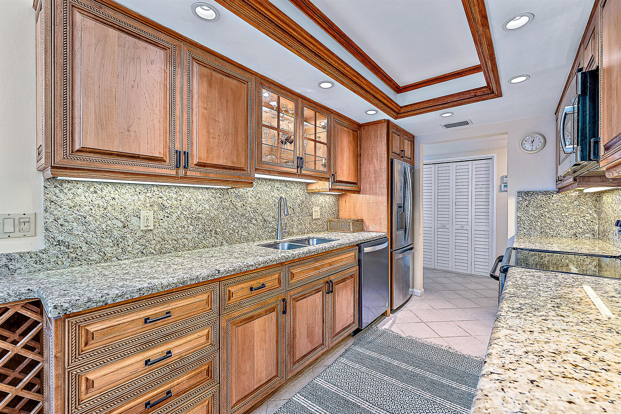 5460 N Ocean Drive 4d