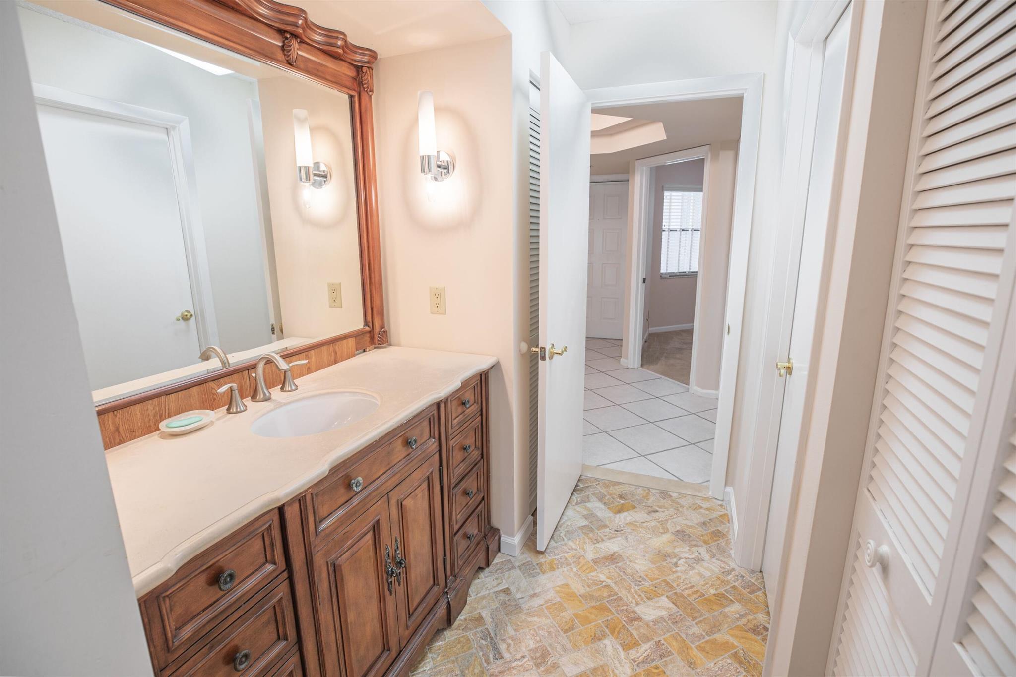123 Bay Colony Drive N