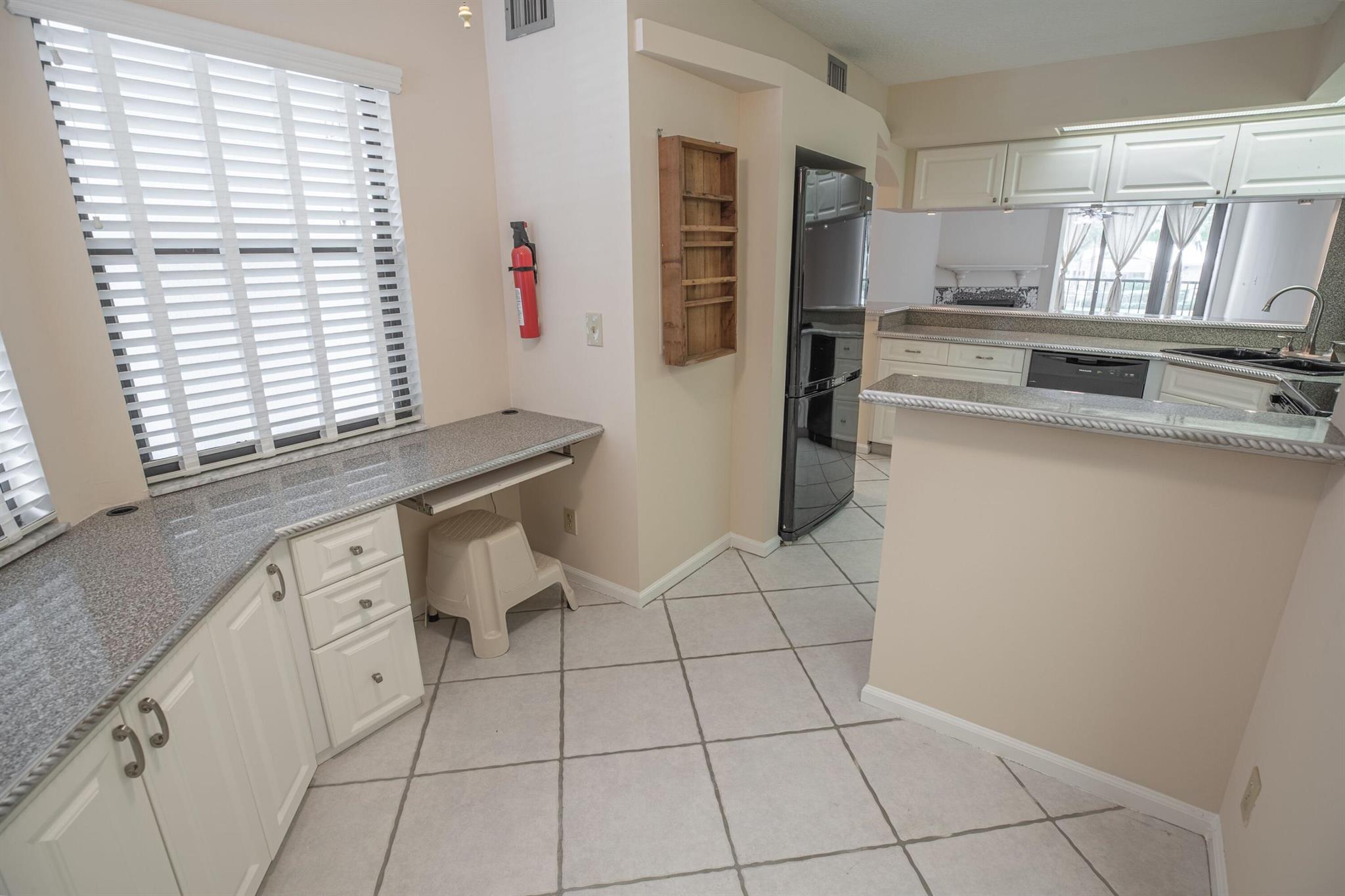 123 Bay Colony Drive N