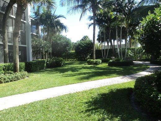123 Bay Colony Drive N