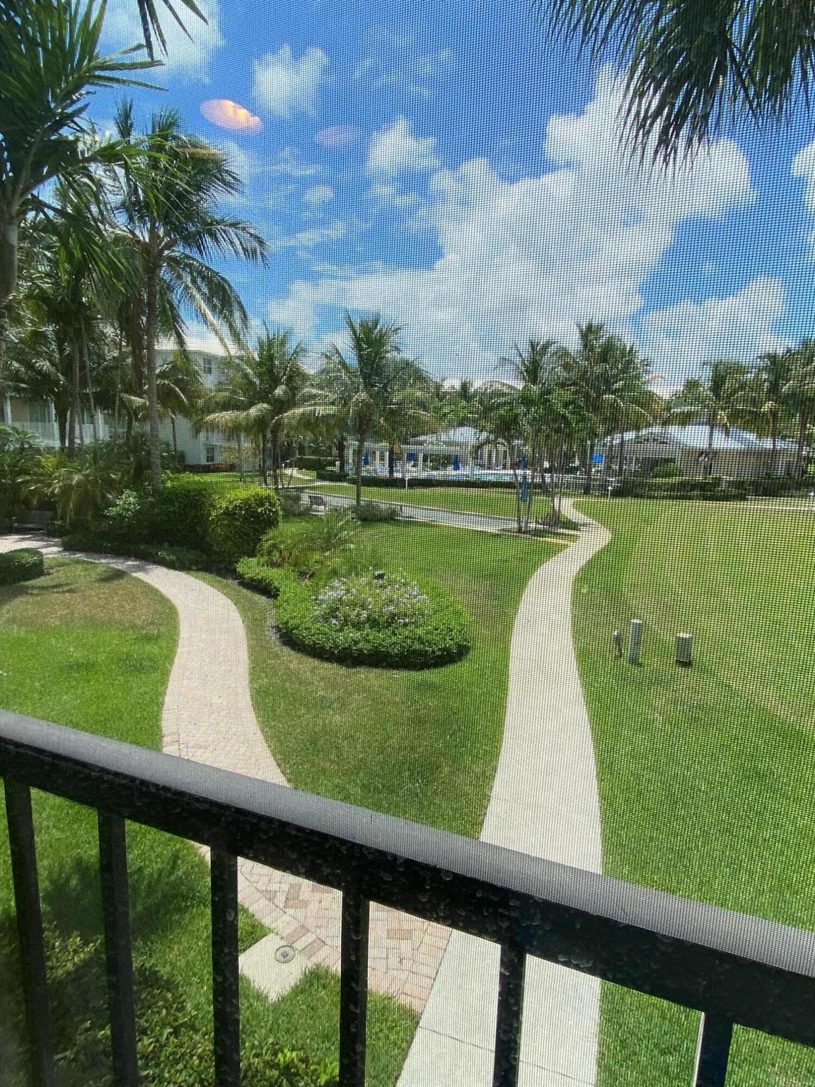 123 Bay Colony Drive N