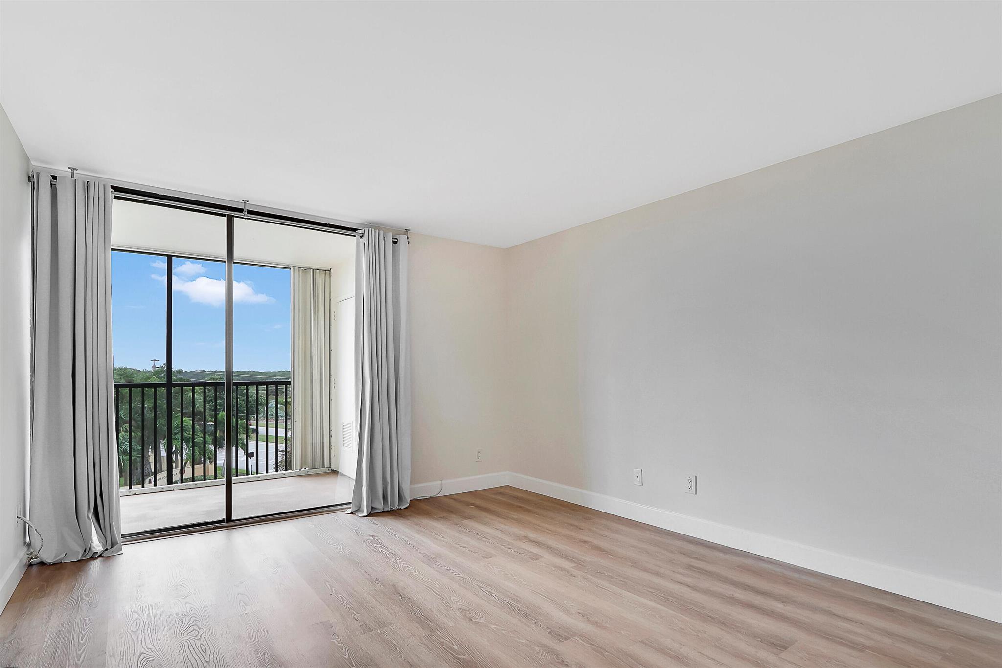 1605 S Us Highway1 M1-403