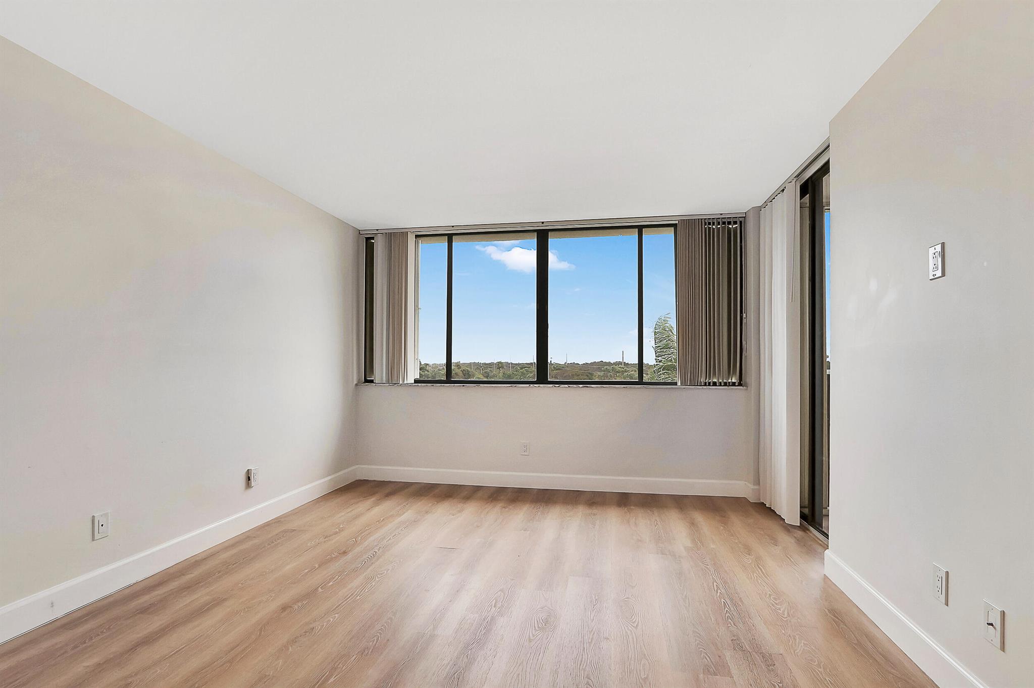 1605 S Us Highway1 M1-403