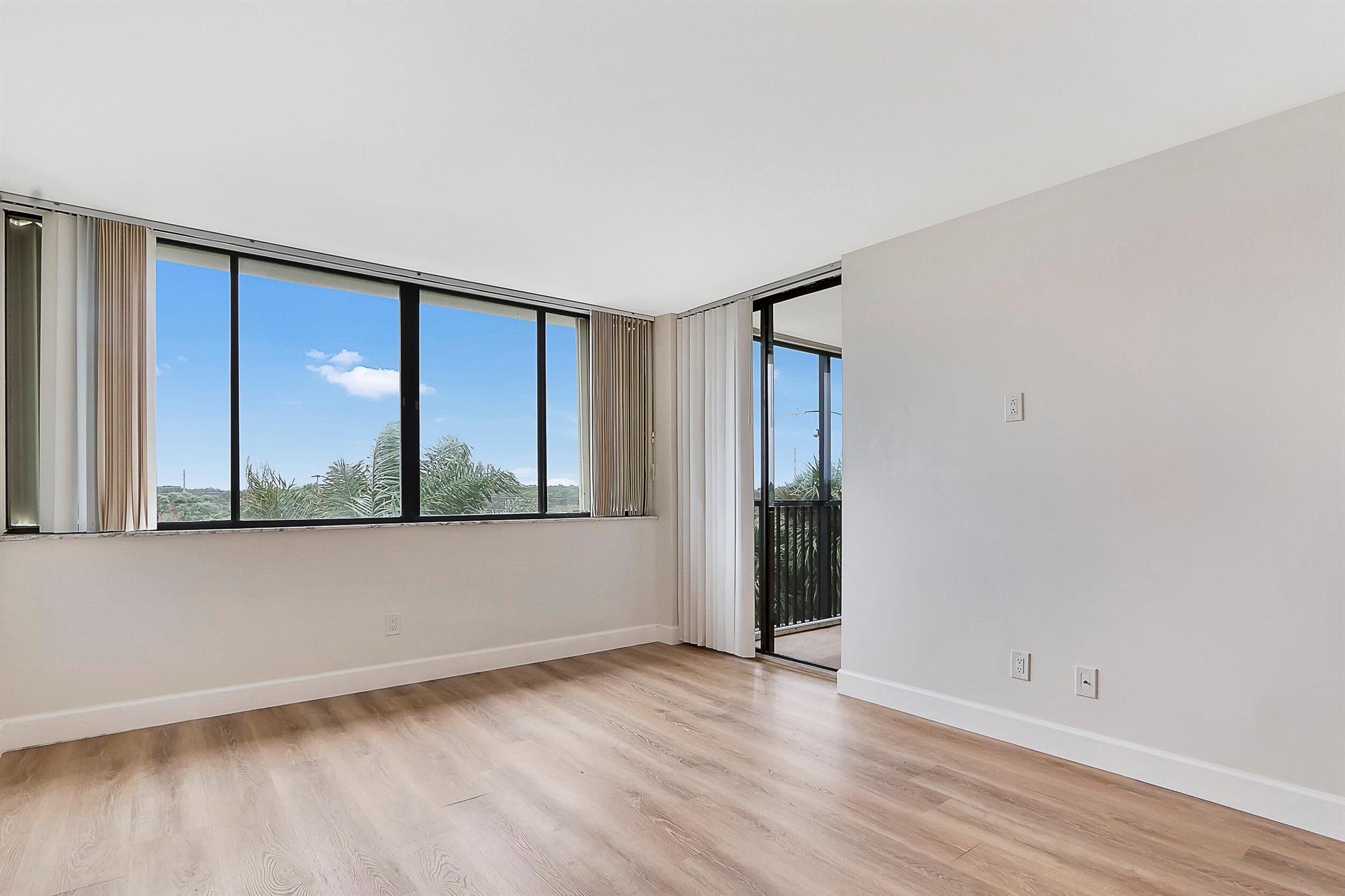 1605 S Us Highway1 M1-403