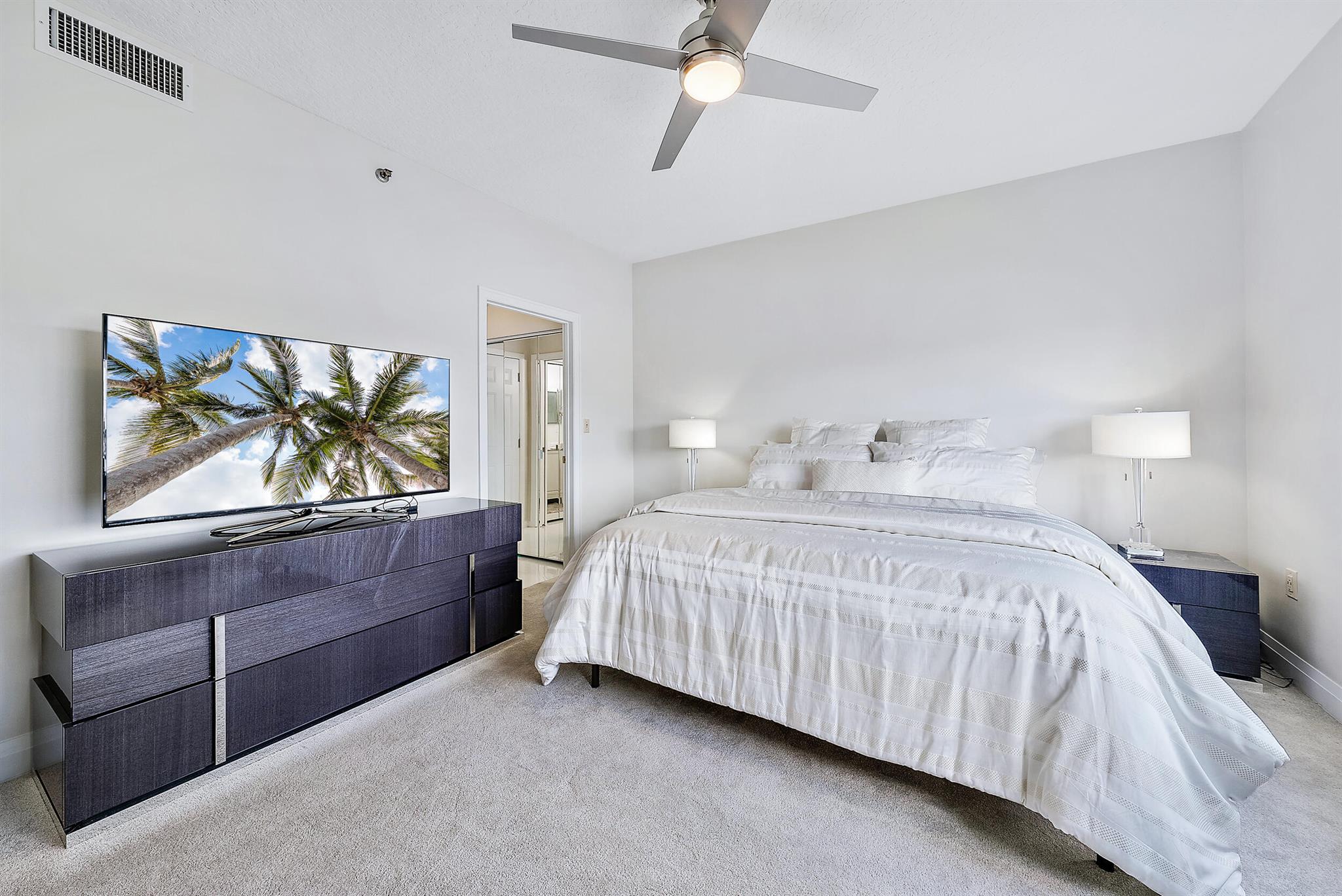 925 Oak Harbour Drive