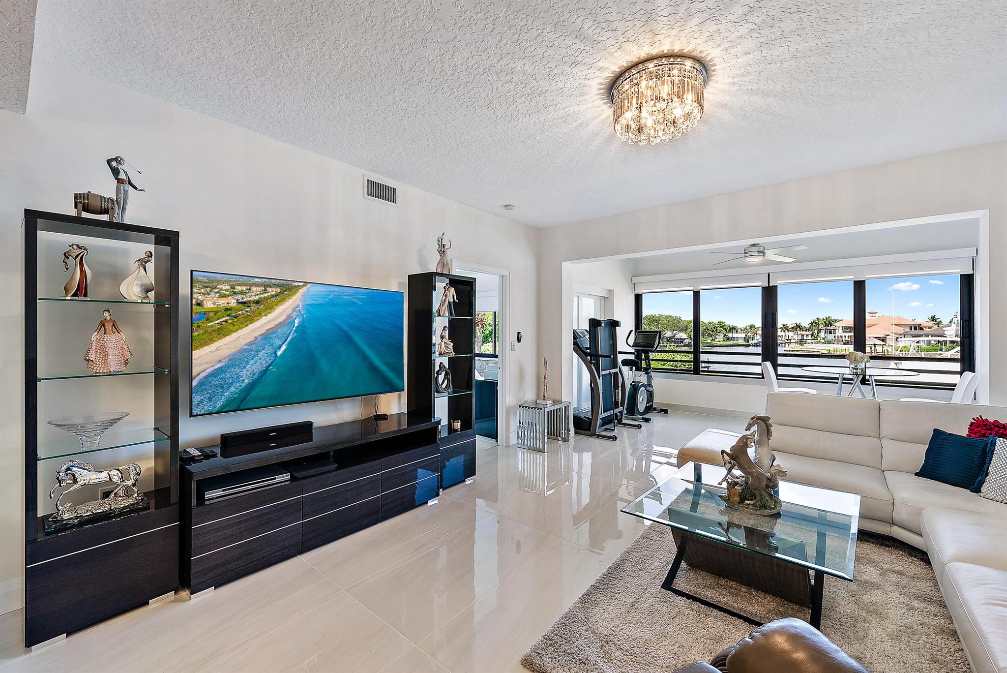 925 Oak Harbour Drive