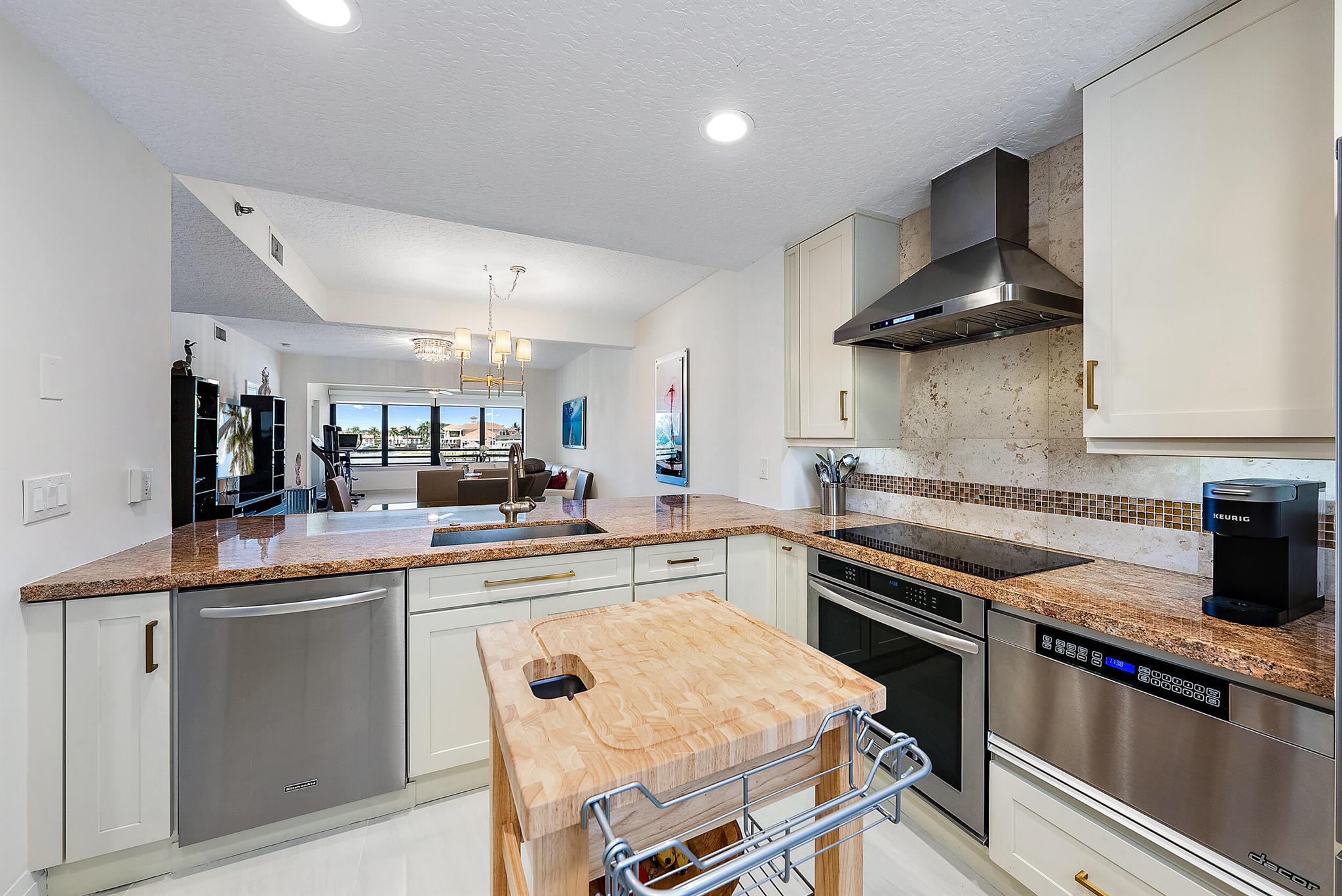 925 Oak Harbour Drive