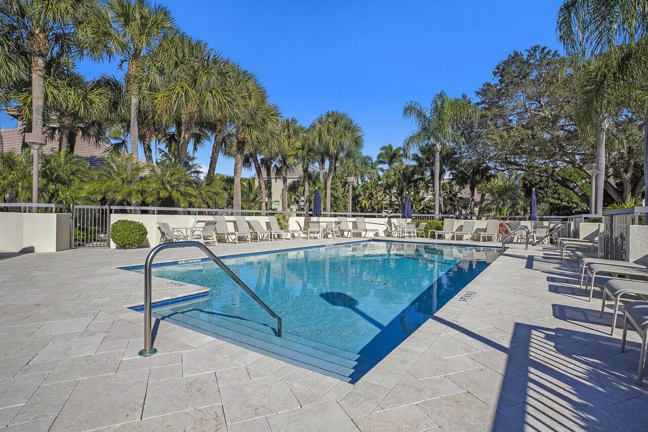 925 Oak Harbour Drive