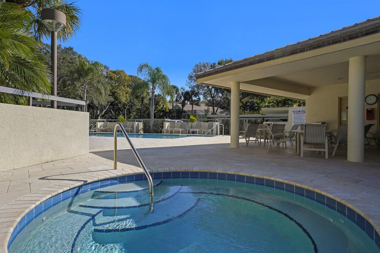 925 Oak Harbour Drive