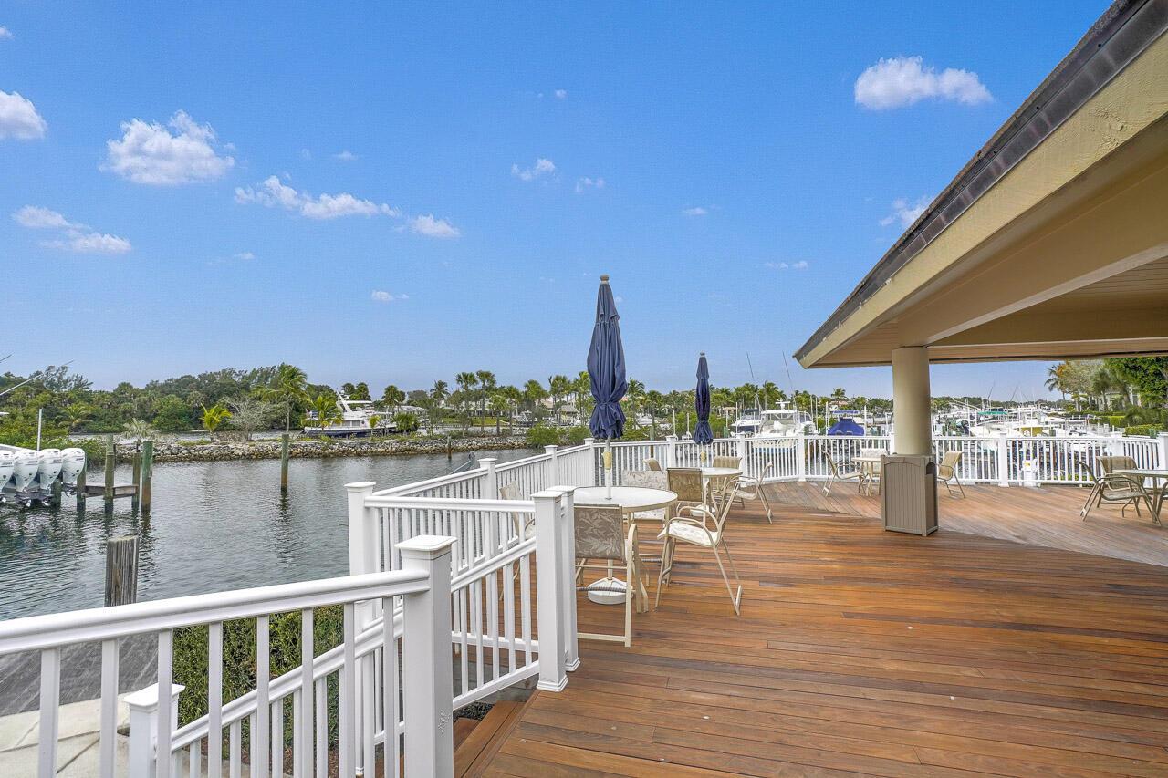 925 Oak Harbour Drive