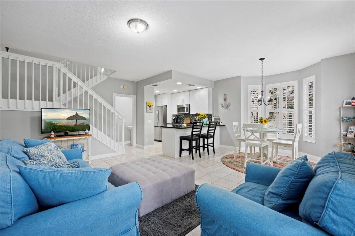 336 Jacaranda Drive