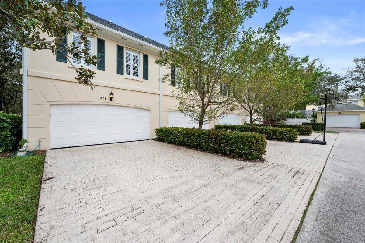 336 Jacaranda Drive