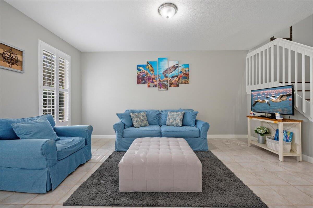 336 Jacaranda Drive