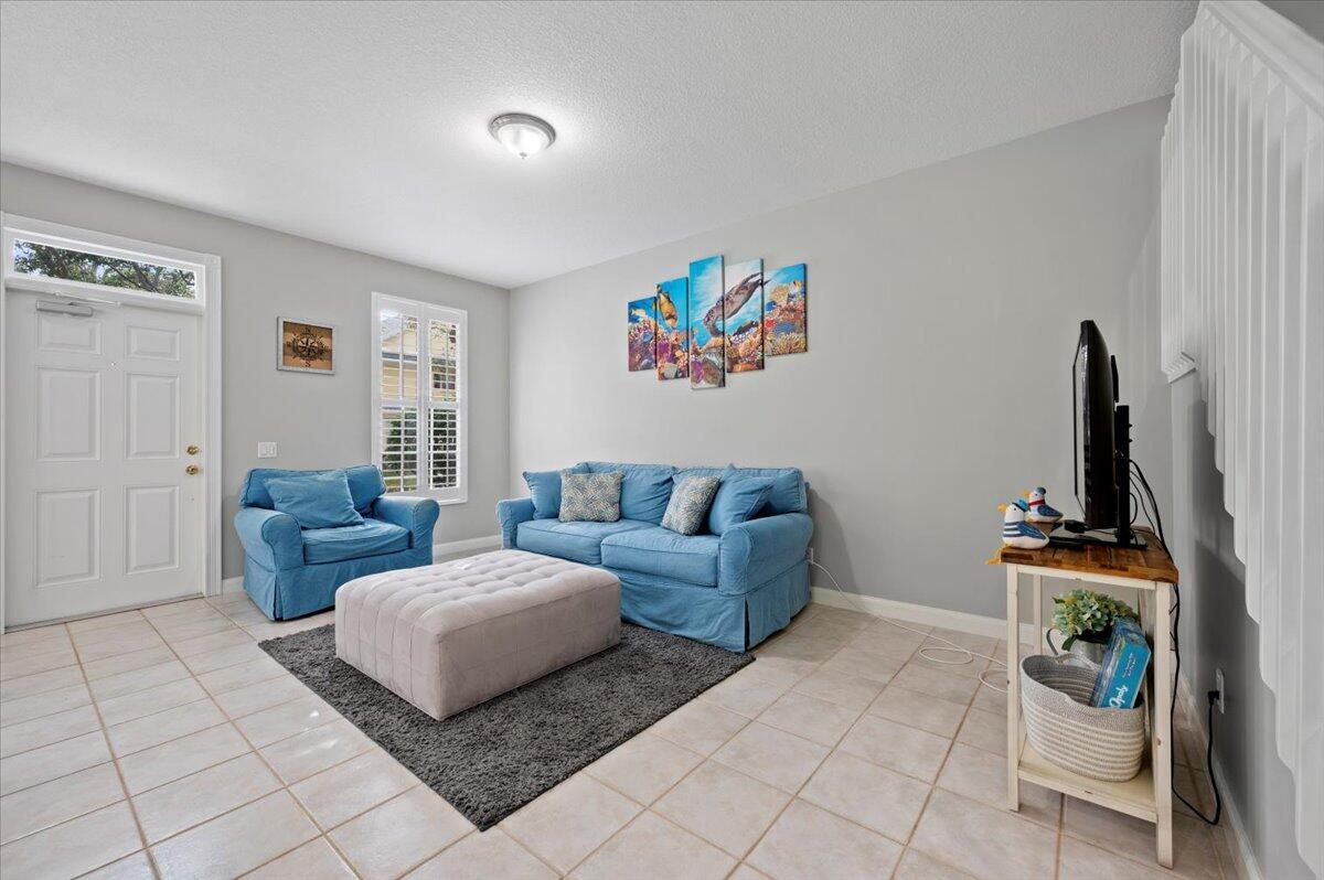 336 Jacaranda Drive