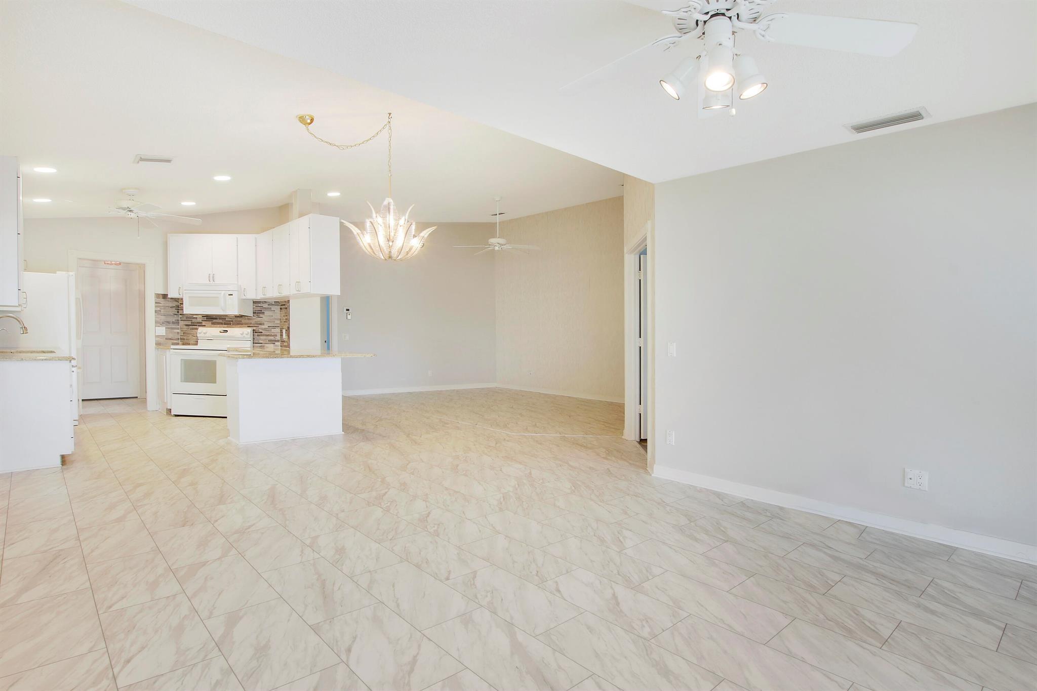 1211 NW Bentley Circle A