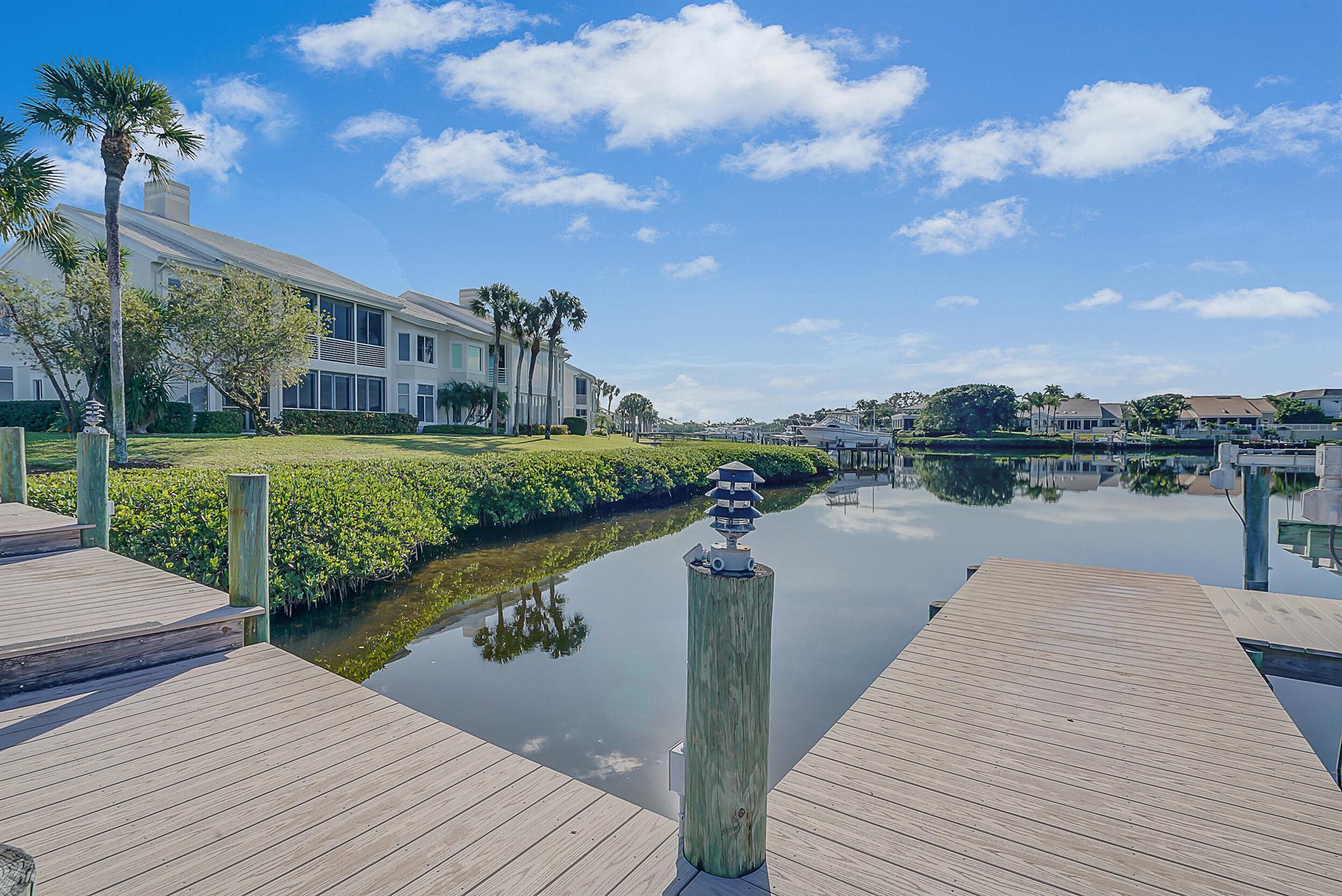 2703 Captains Way