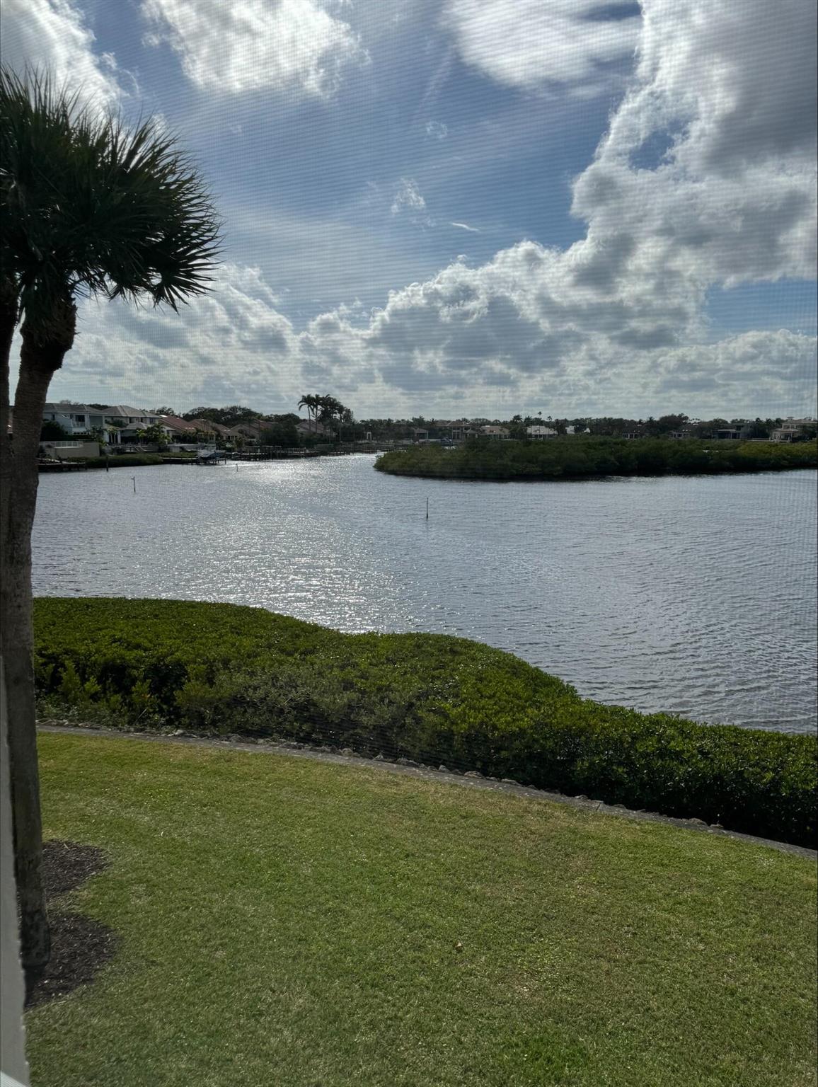 2703 Captains Way