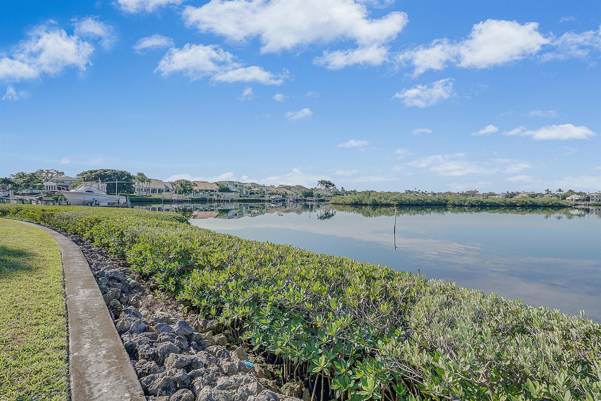 2703 Captains Way