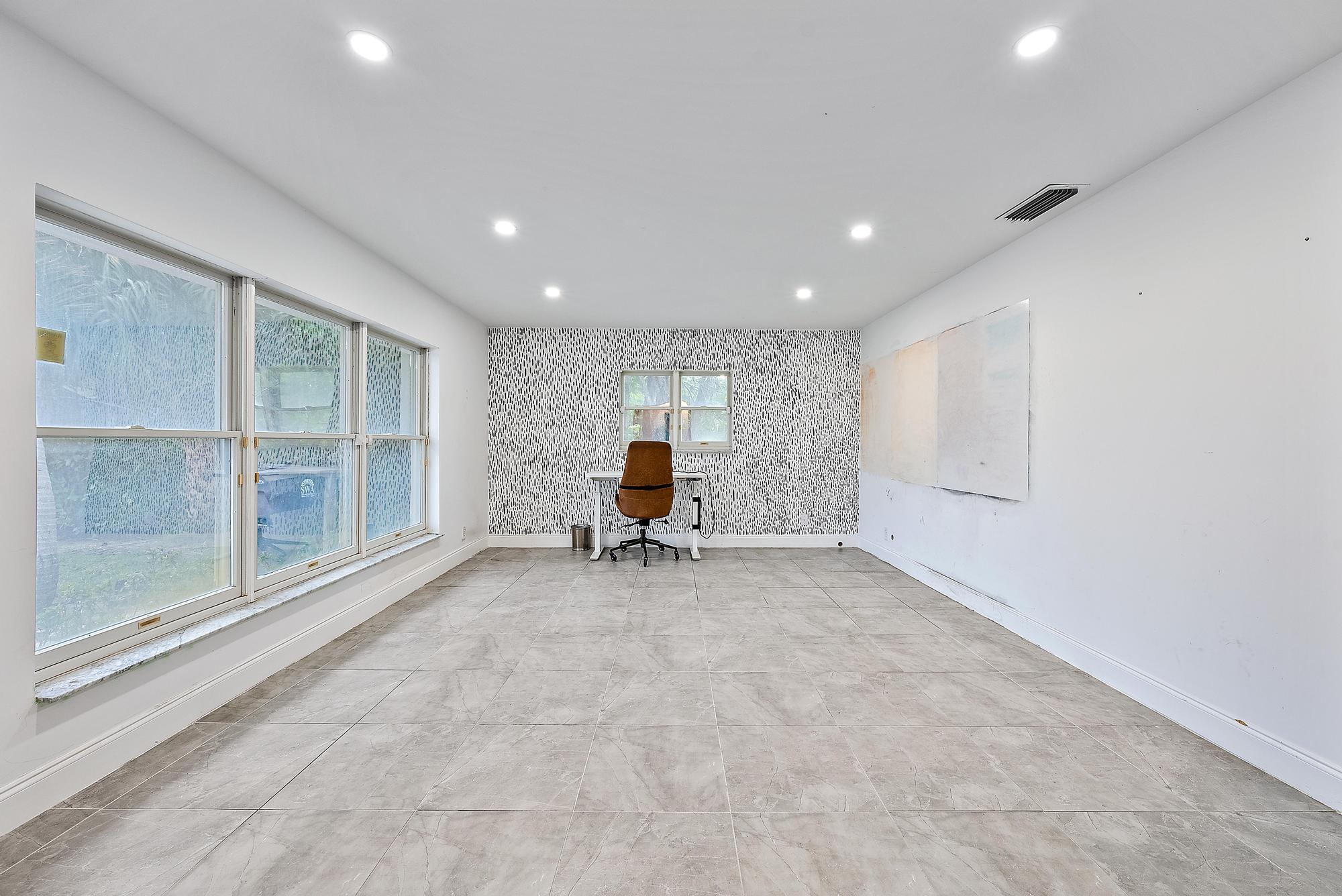 3169 Horseshoe Circle W