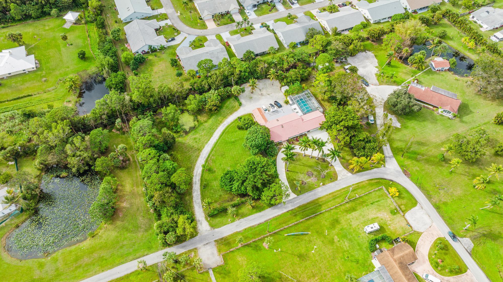 3169 Horseshoe Circle W