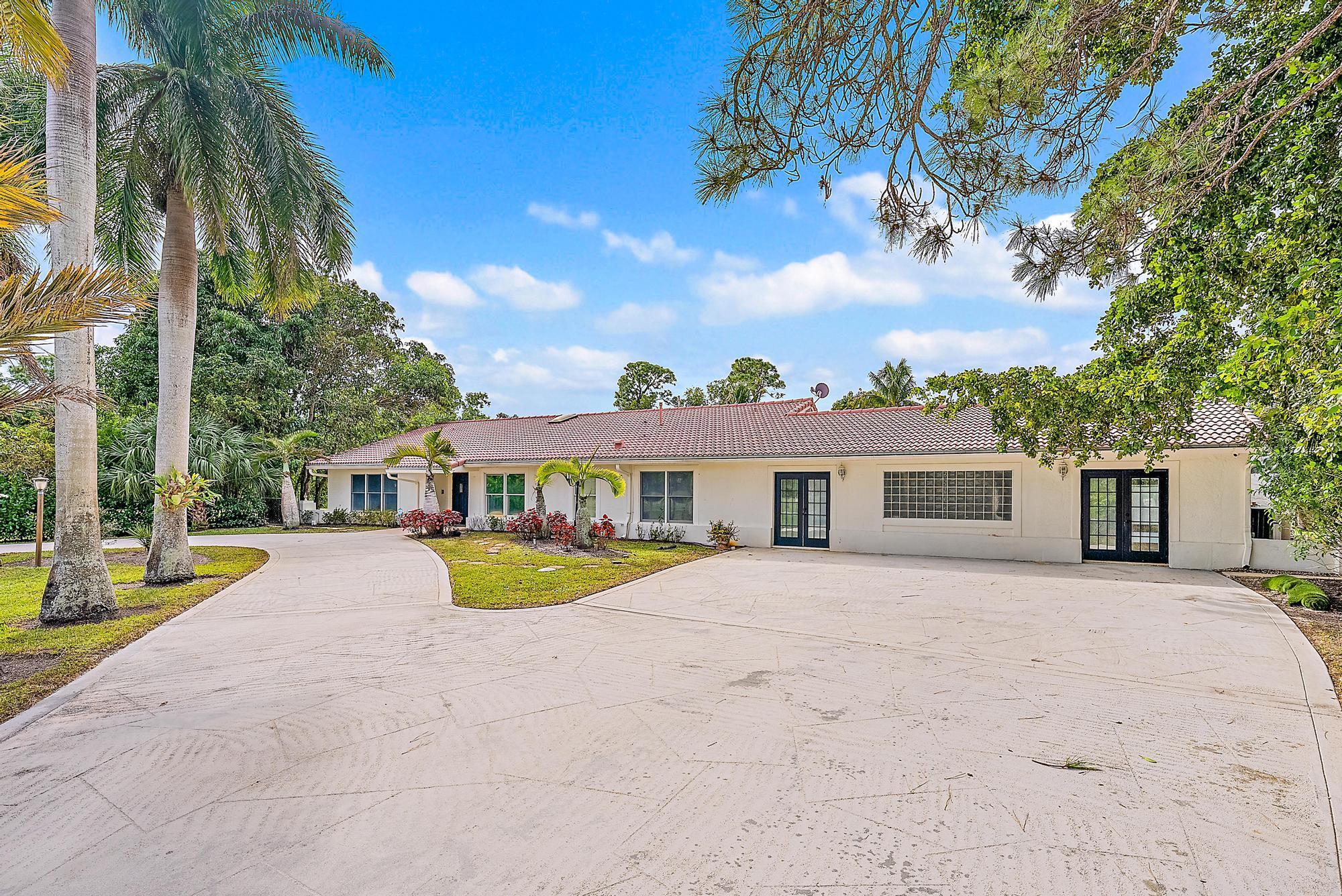3169 Horseshoe Circle W