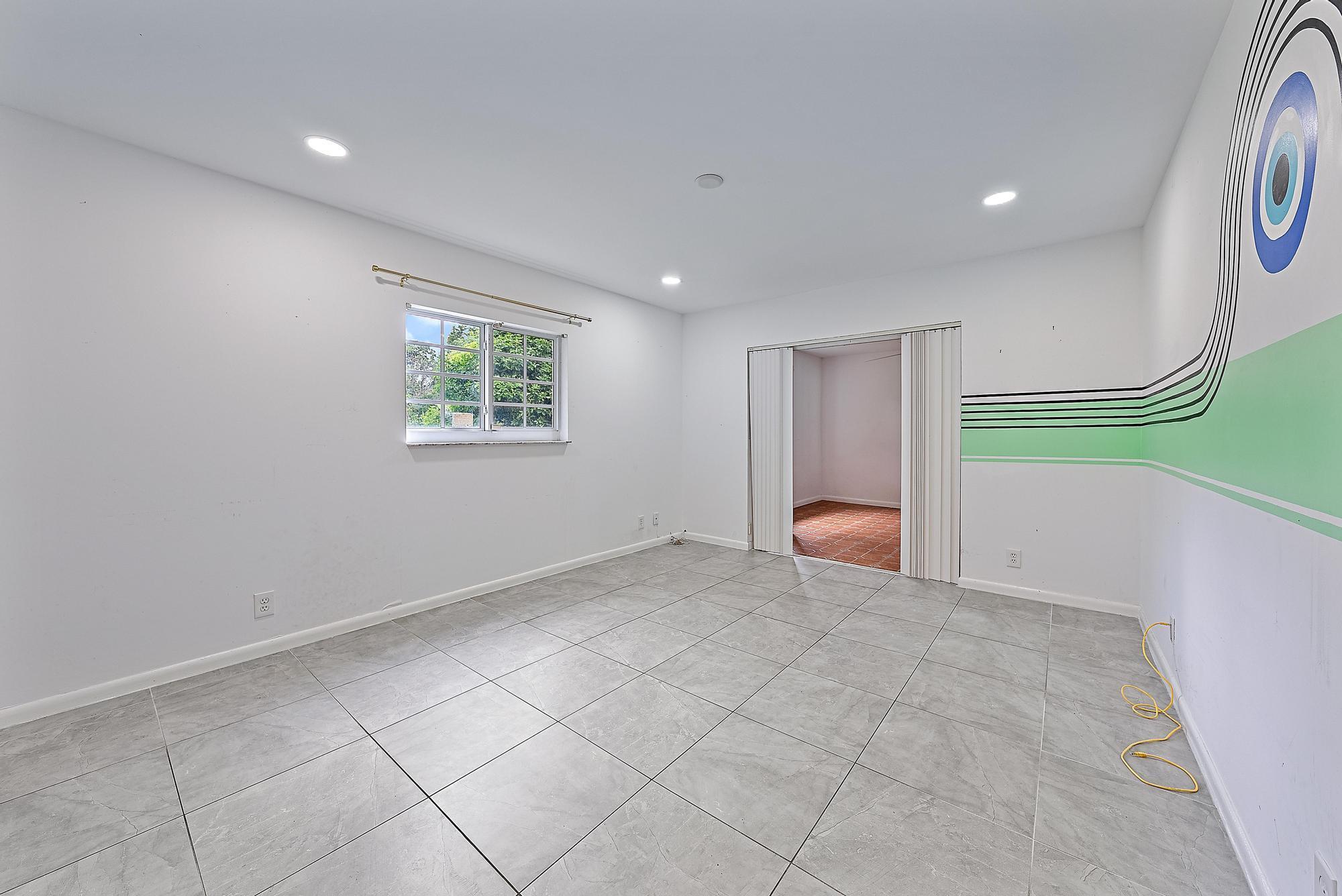3169 Horseshoe Circle W