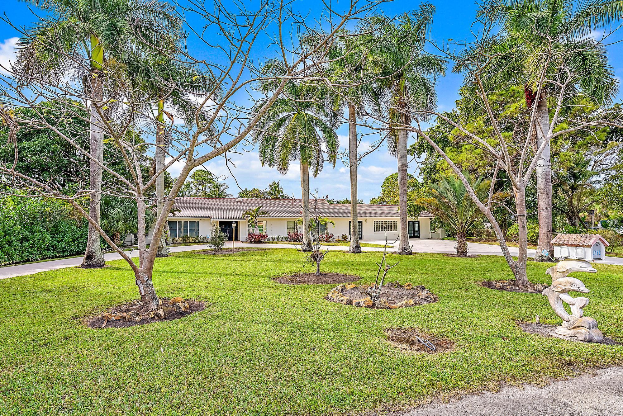 3169 Horseshoe Circle W