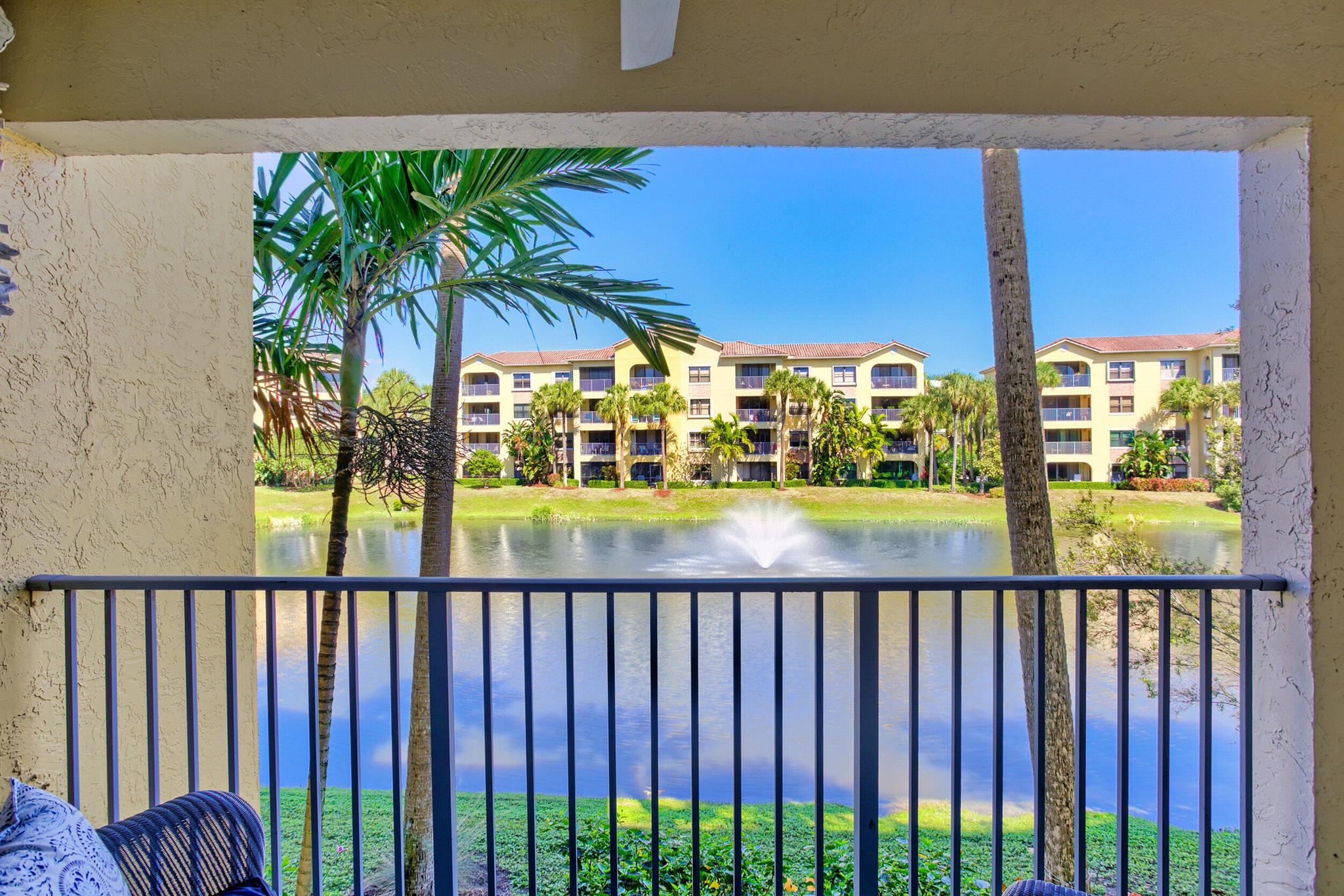 400 Uno Lago Drive 204