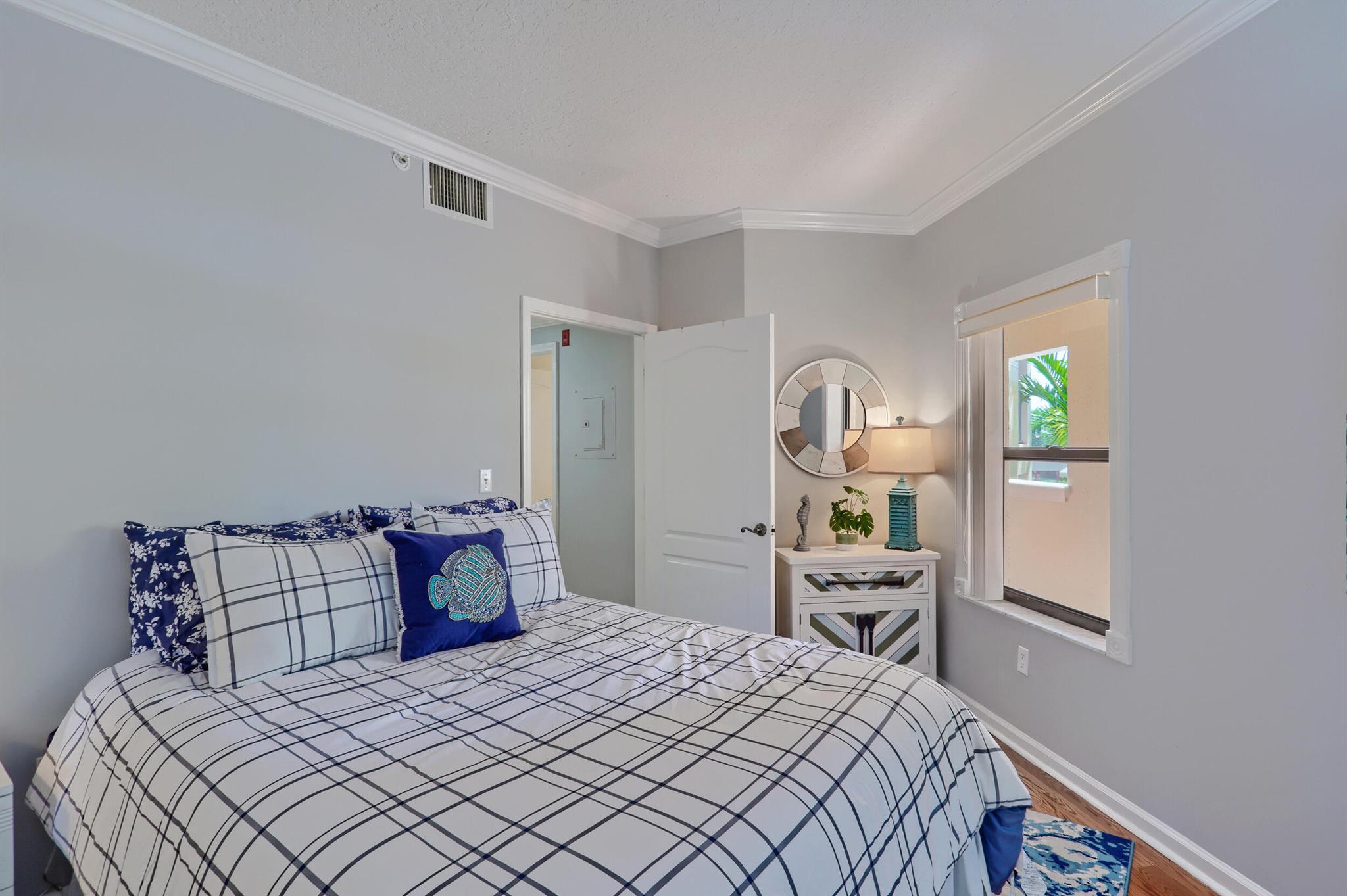 400 Uno Lago Drive 204