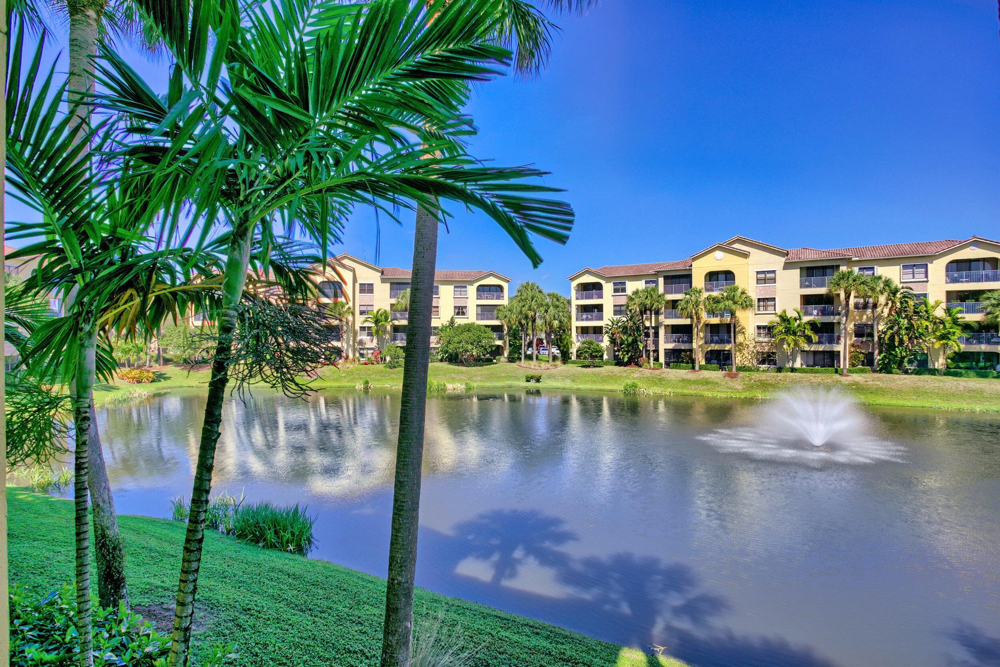 400 Uno Lago Drive 204
