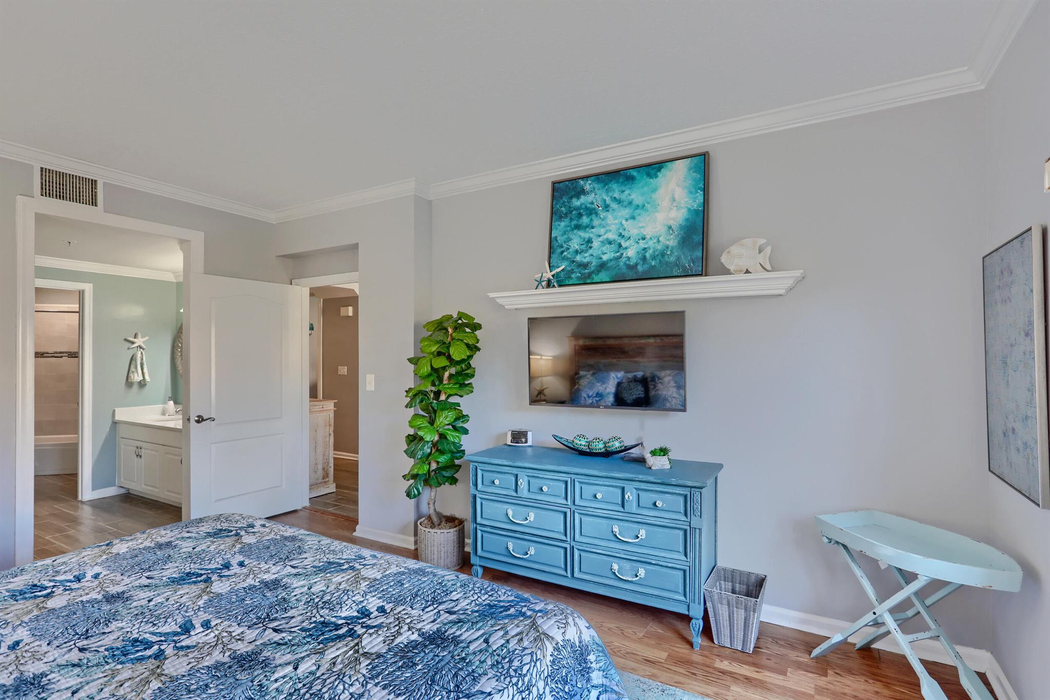 400 Uno Lago Drive 204