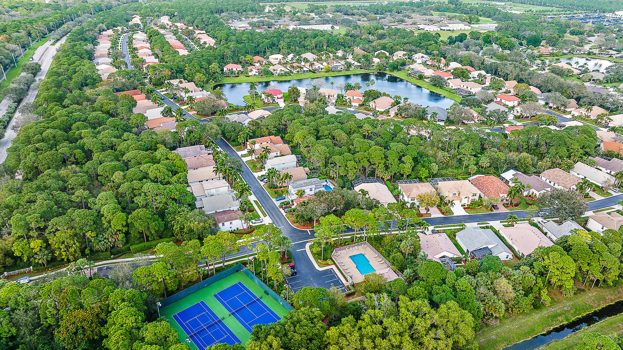 437 Woodview Circle