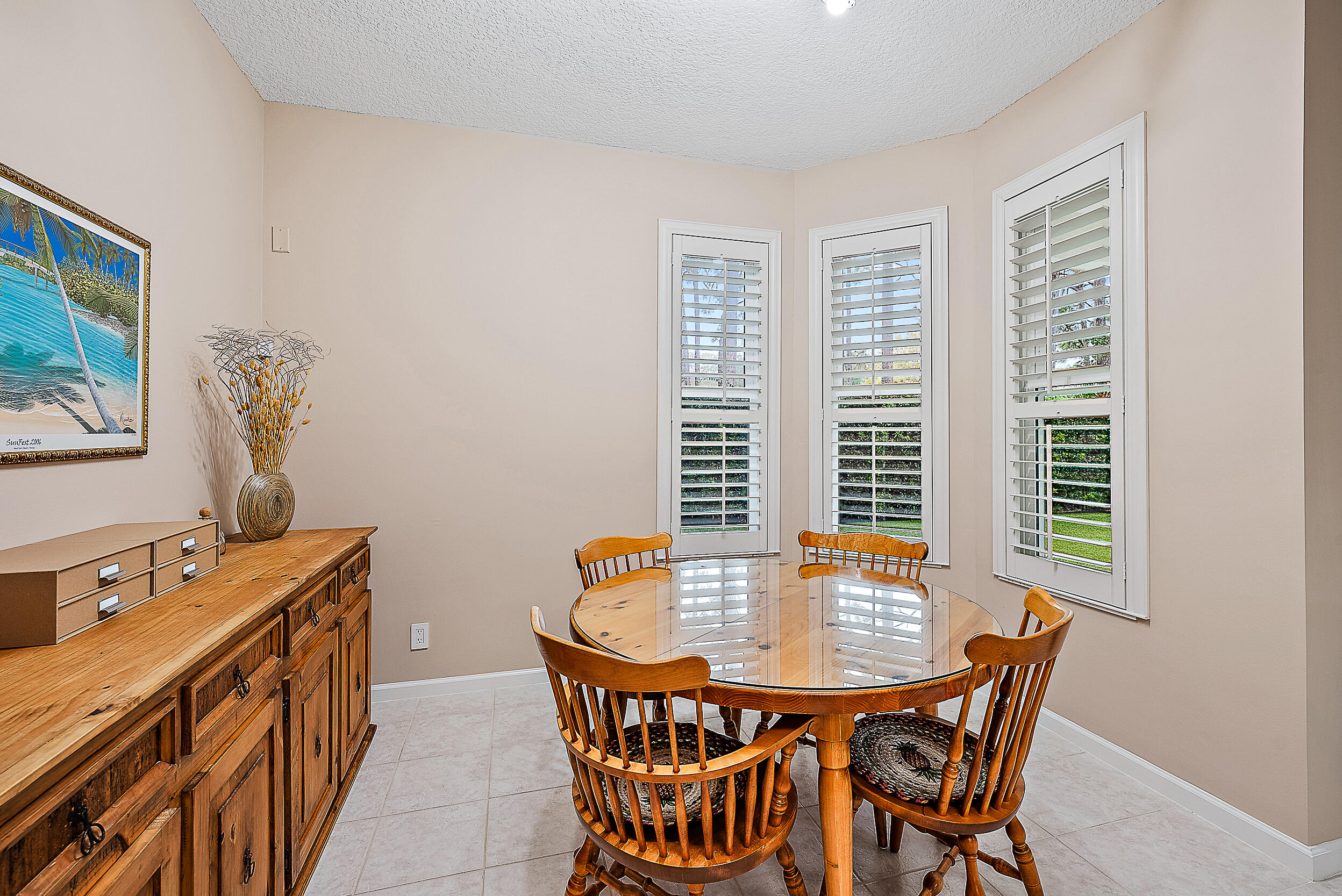 437 Woodview Circle