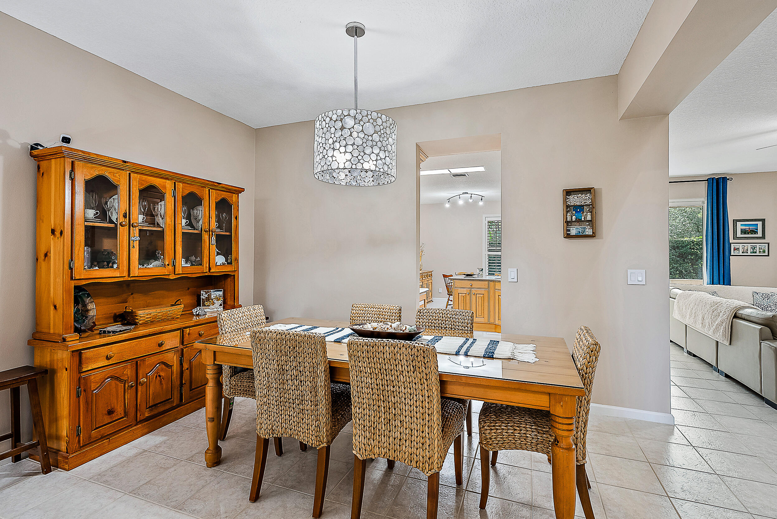437 Woodview Circle