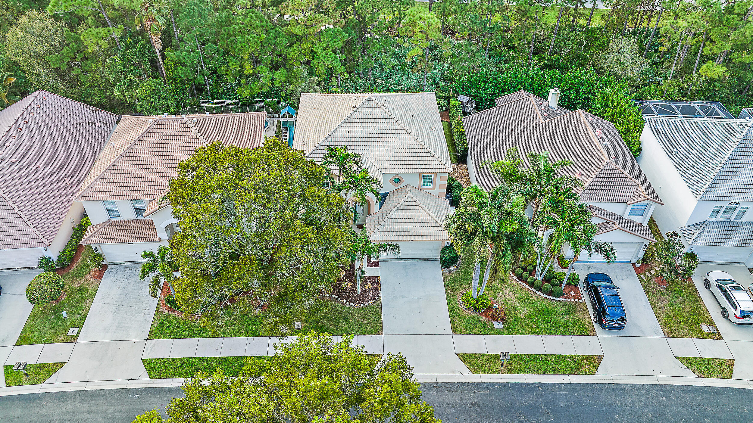 437 Woodview Circle