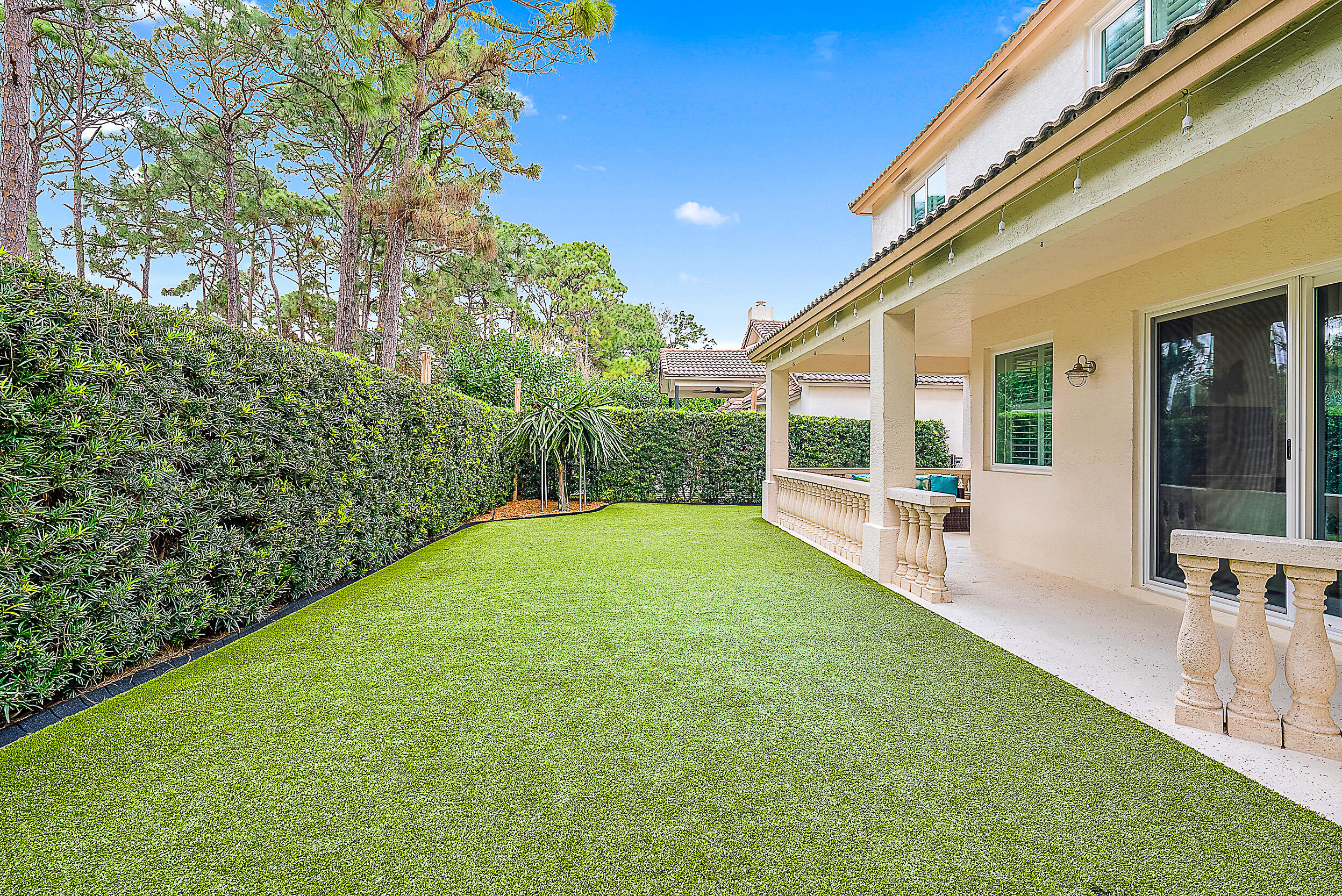 437 Woodview Circle