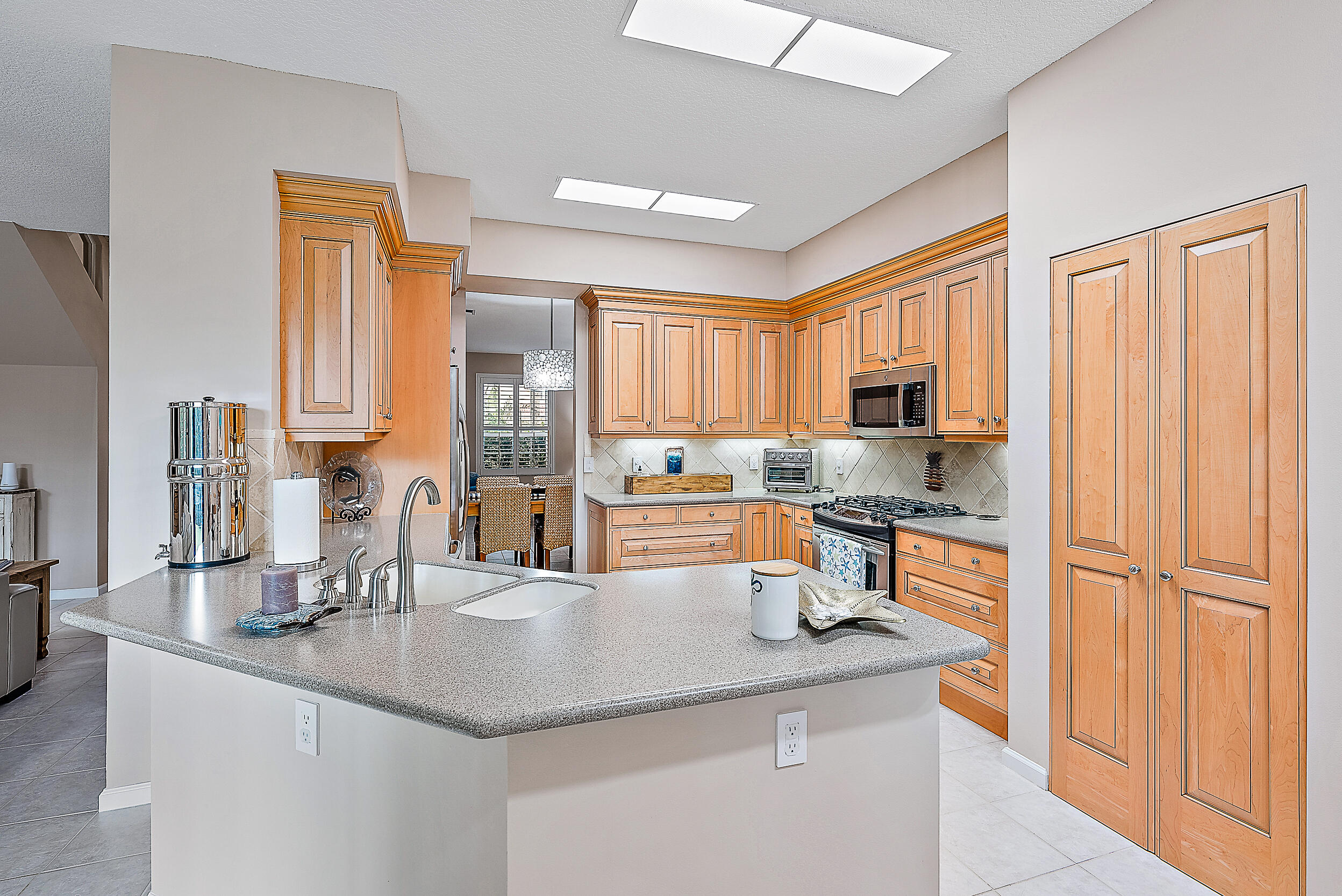437 Woodview Circle
