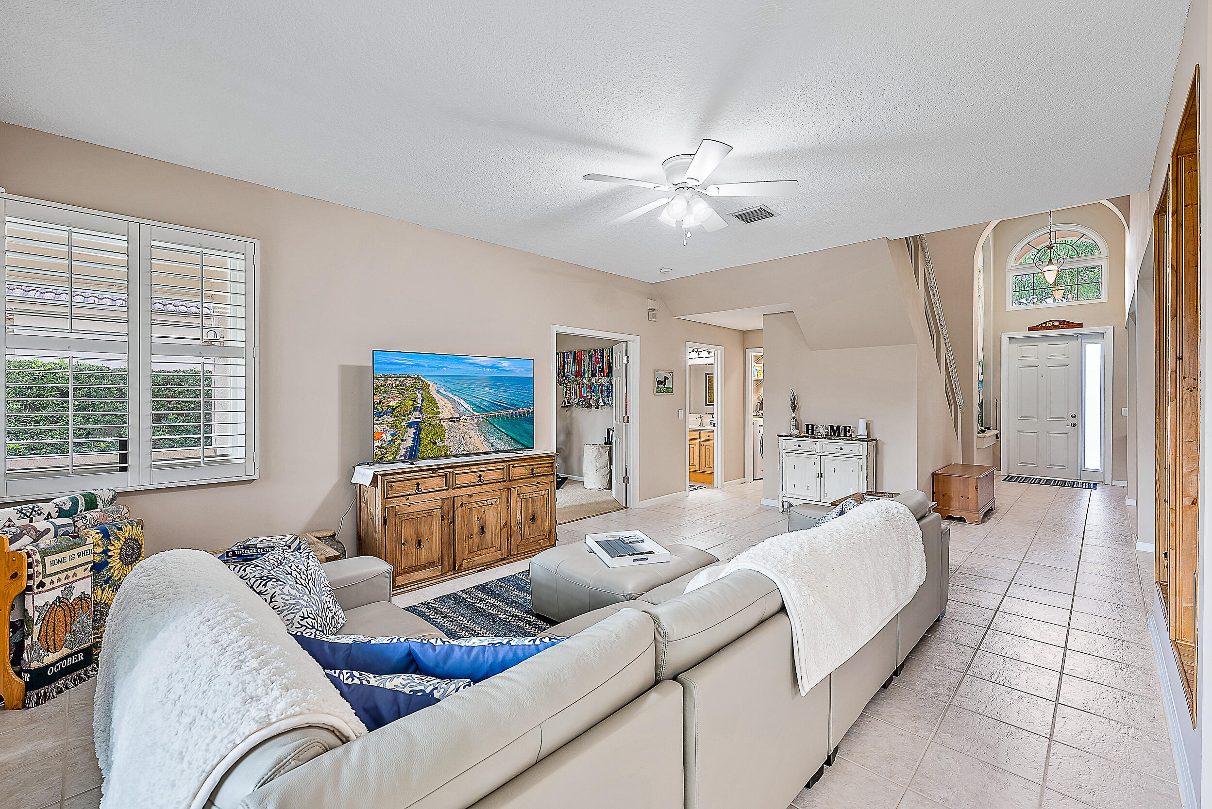 437 Woodview Circle