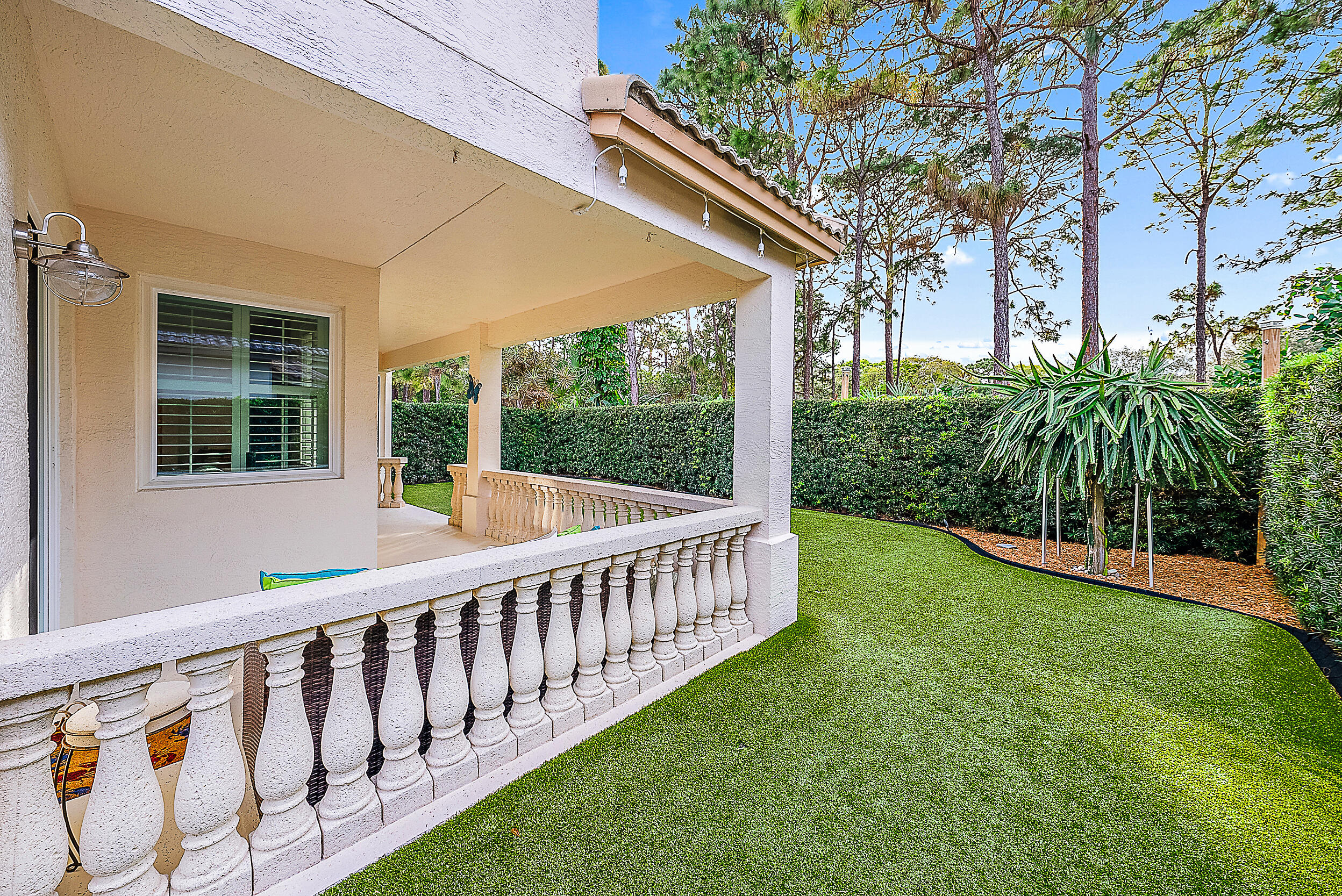 437 Woodview Circle