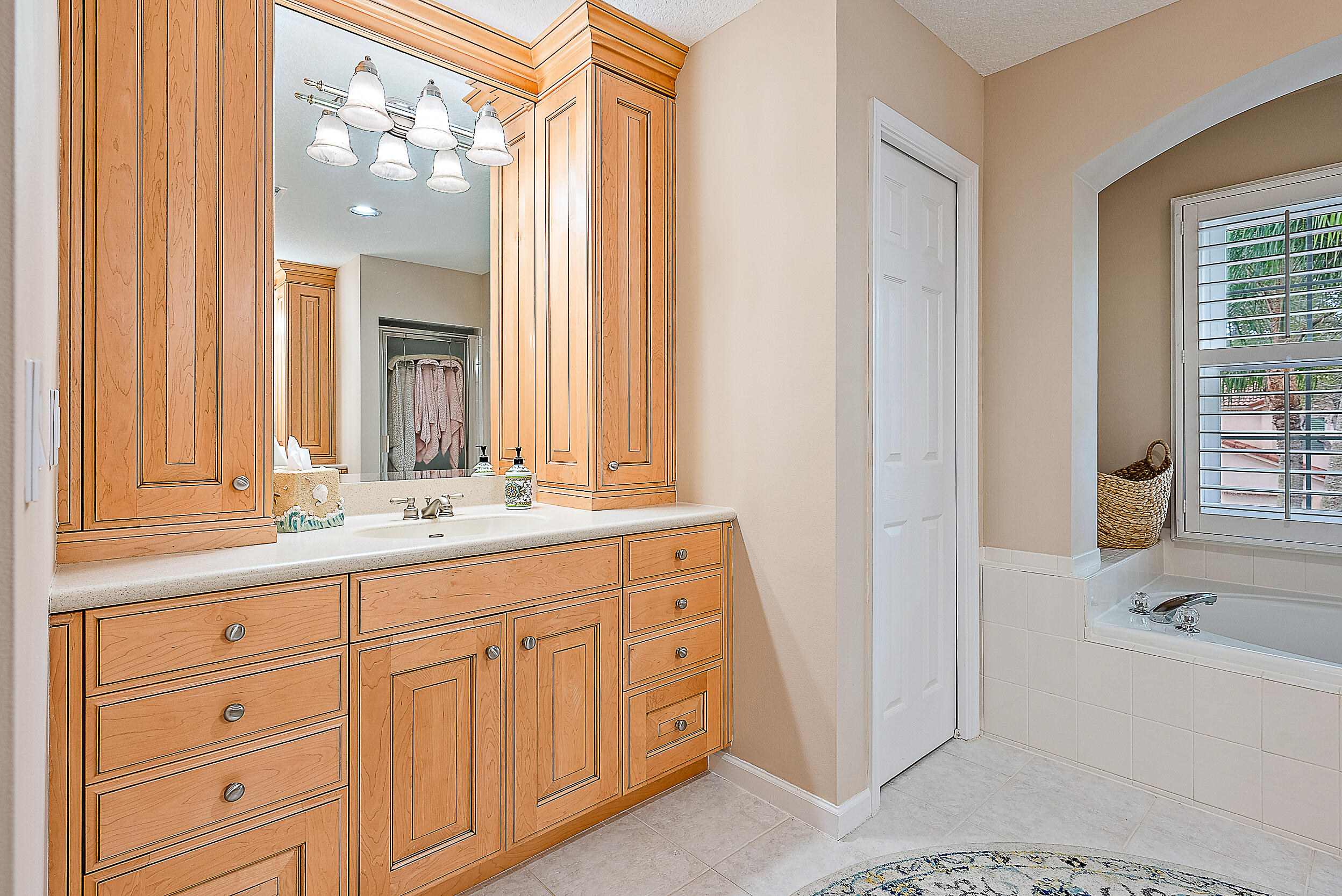 437 Woodview Circle