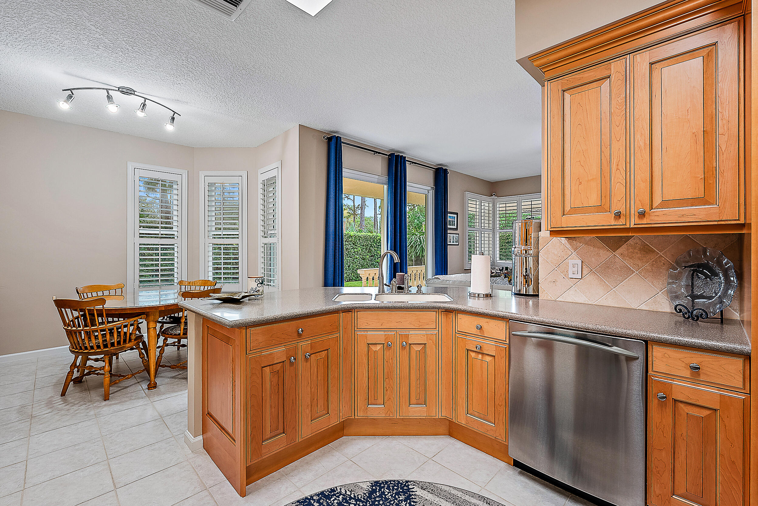 437 Woodview Circle