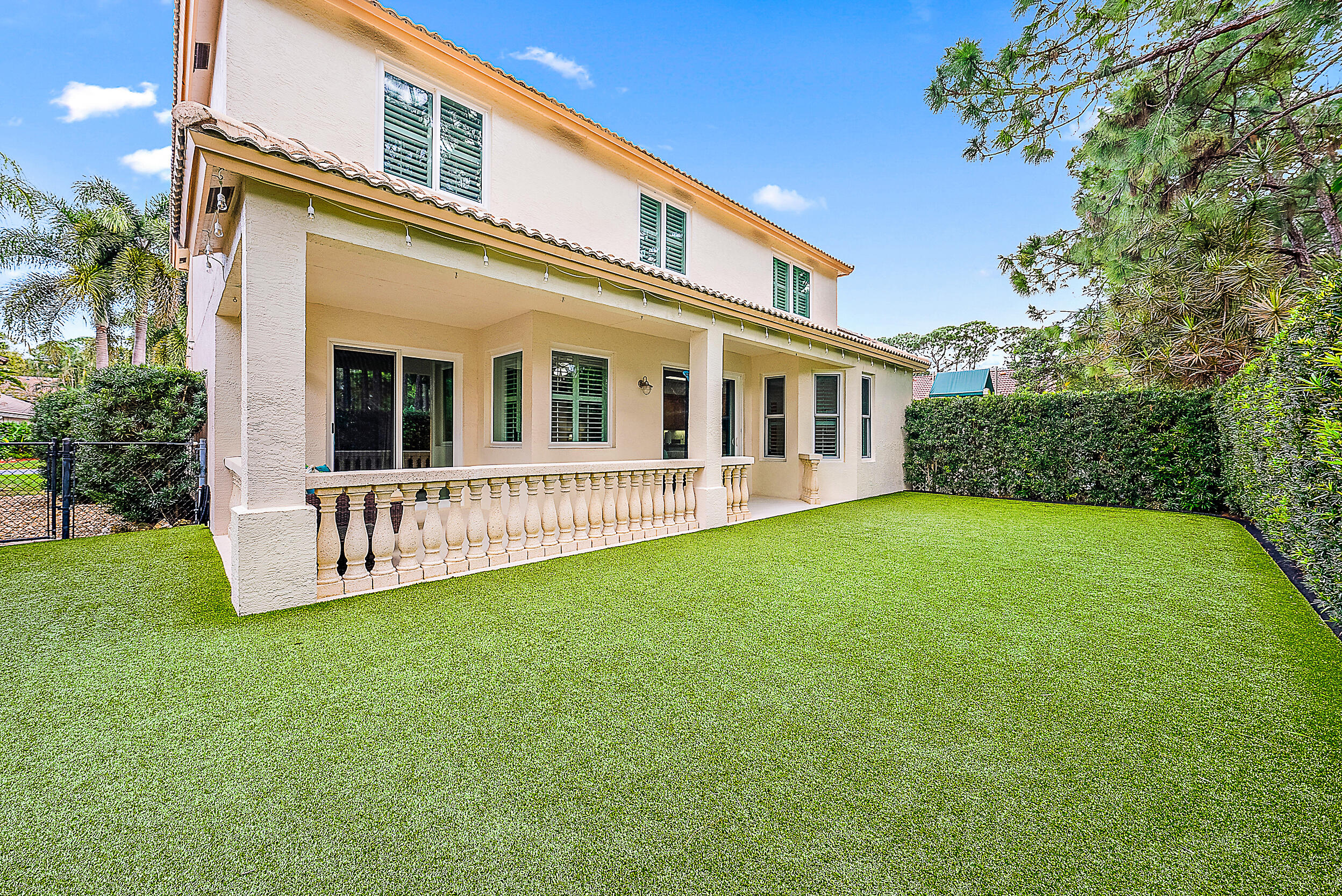 437 Woodview Circle